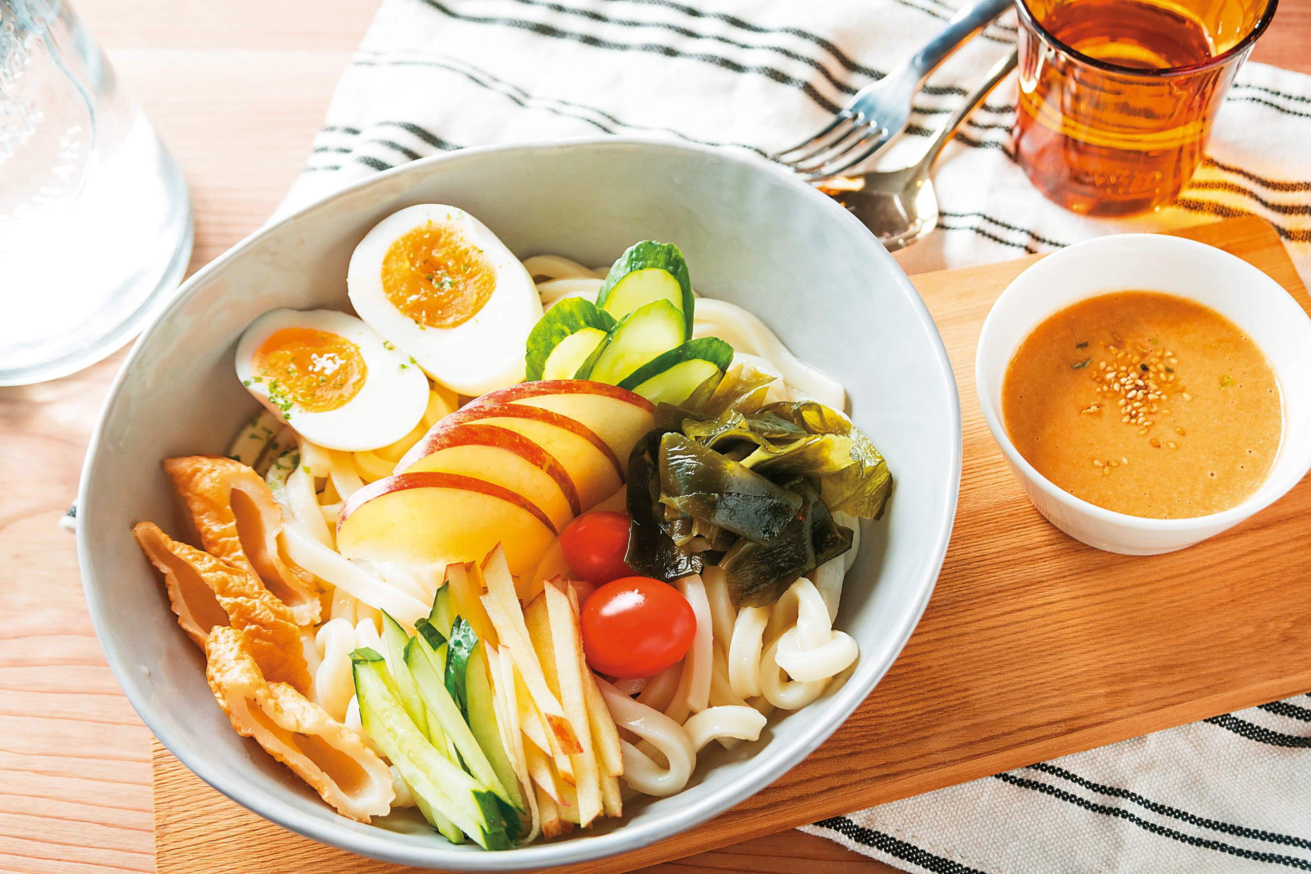 夏日限定的「胡麻烏龍涼麵」，醬香麵Q。（260元／份）