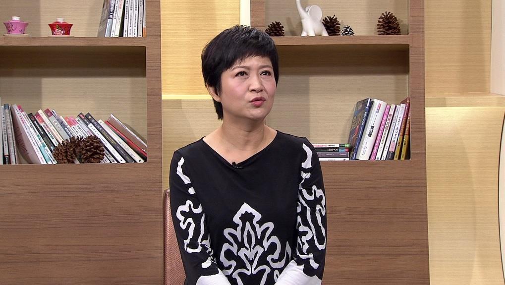 崔佩儀日前上年代《聚焦2.0》分享自己飽受肩頸病痛所苦。（年代提供）