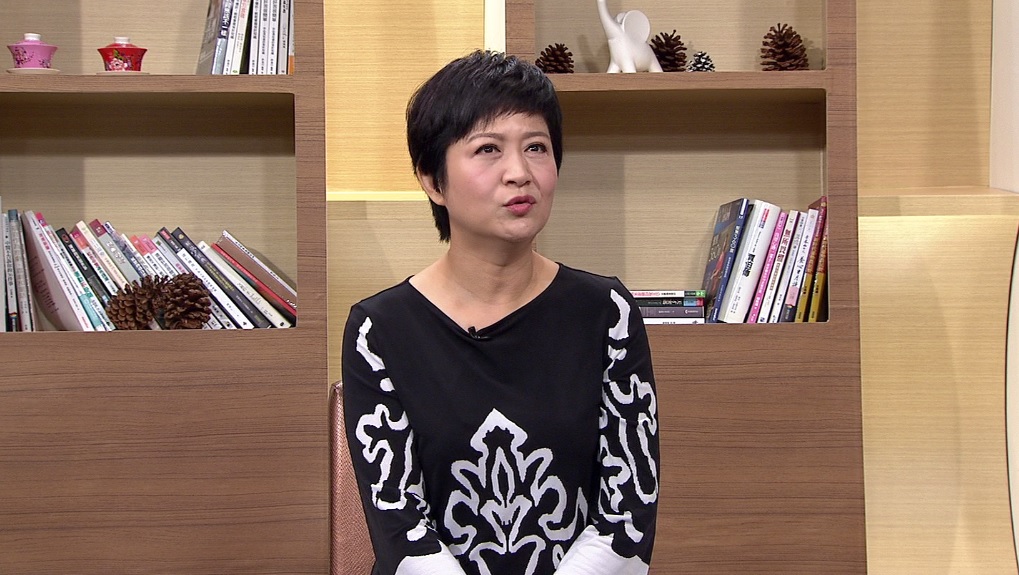 崔佩儀日前上年代《聚焦2.0》分享自己飽受肩頸病痛所苦。（年代提供）