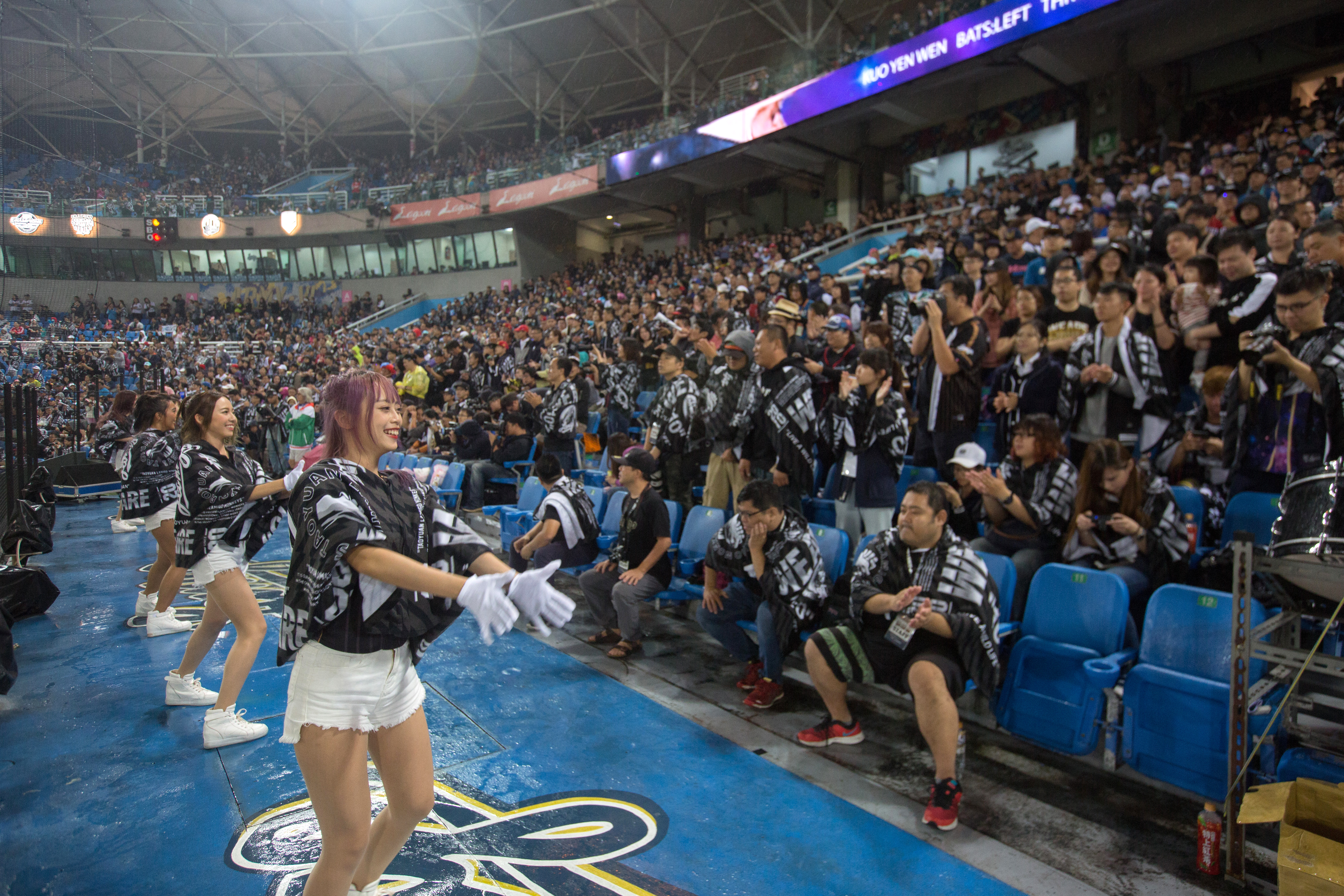 Lamigo桃猿隊落實屬地主義，成了球迷吸票機，卻不敵大環境，在今天傳出啟動轉賣程序。