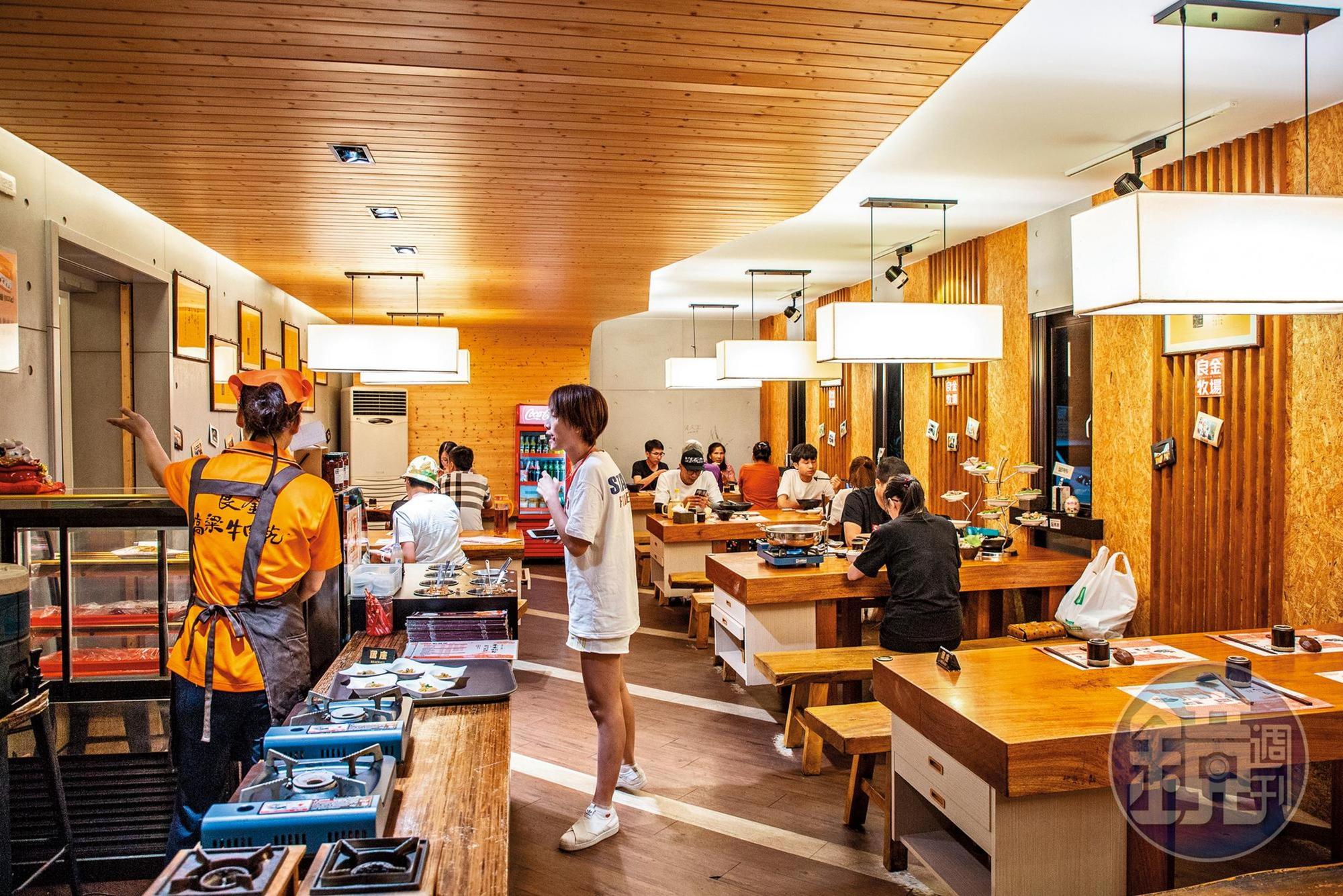 餐廳吸引許多中國大陸遊客上門品嘗各種牛肉料理。