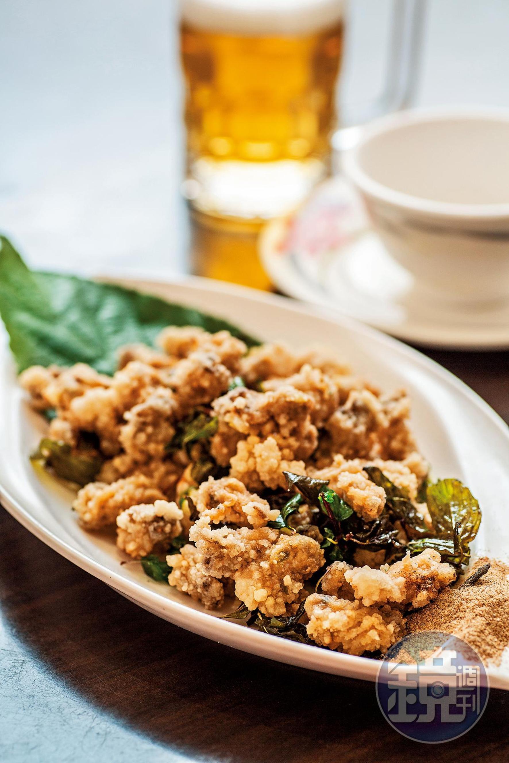 肉質緊實的「酥炸鮮蚵」,炸過之後口感酥脆,也蓋過許多人害怕的腥味。(200元/小份)