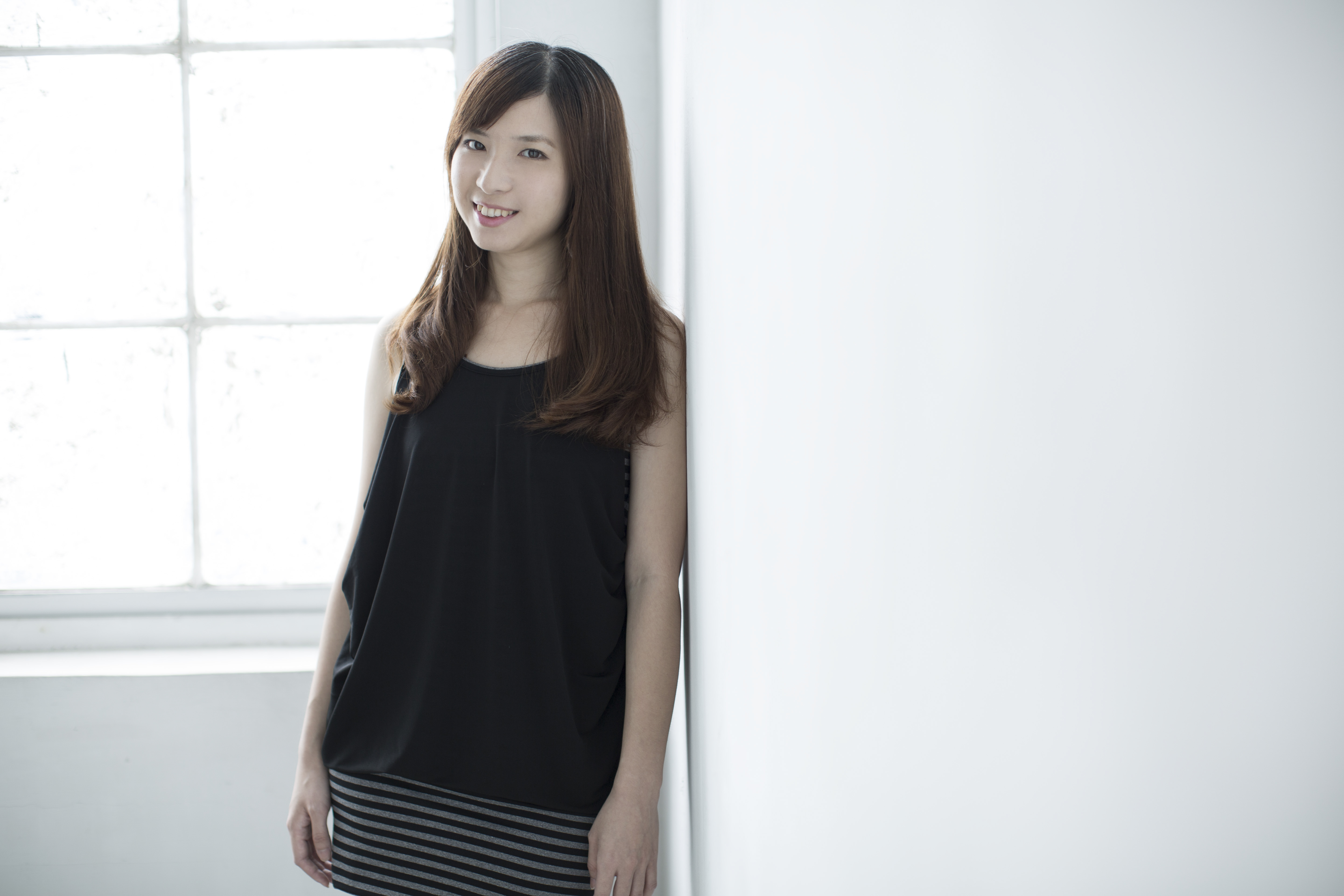 阿亞梅本名蔡芳紜，求學時就開啟她的寫作之門，2002年在BBS發表第一部長篇小說《十七歲的法文課》，到目前最新完成的《我們不能是朋友》，已完成十多部長篇小說與編劇作品。