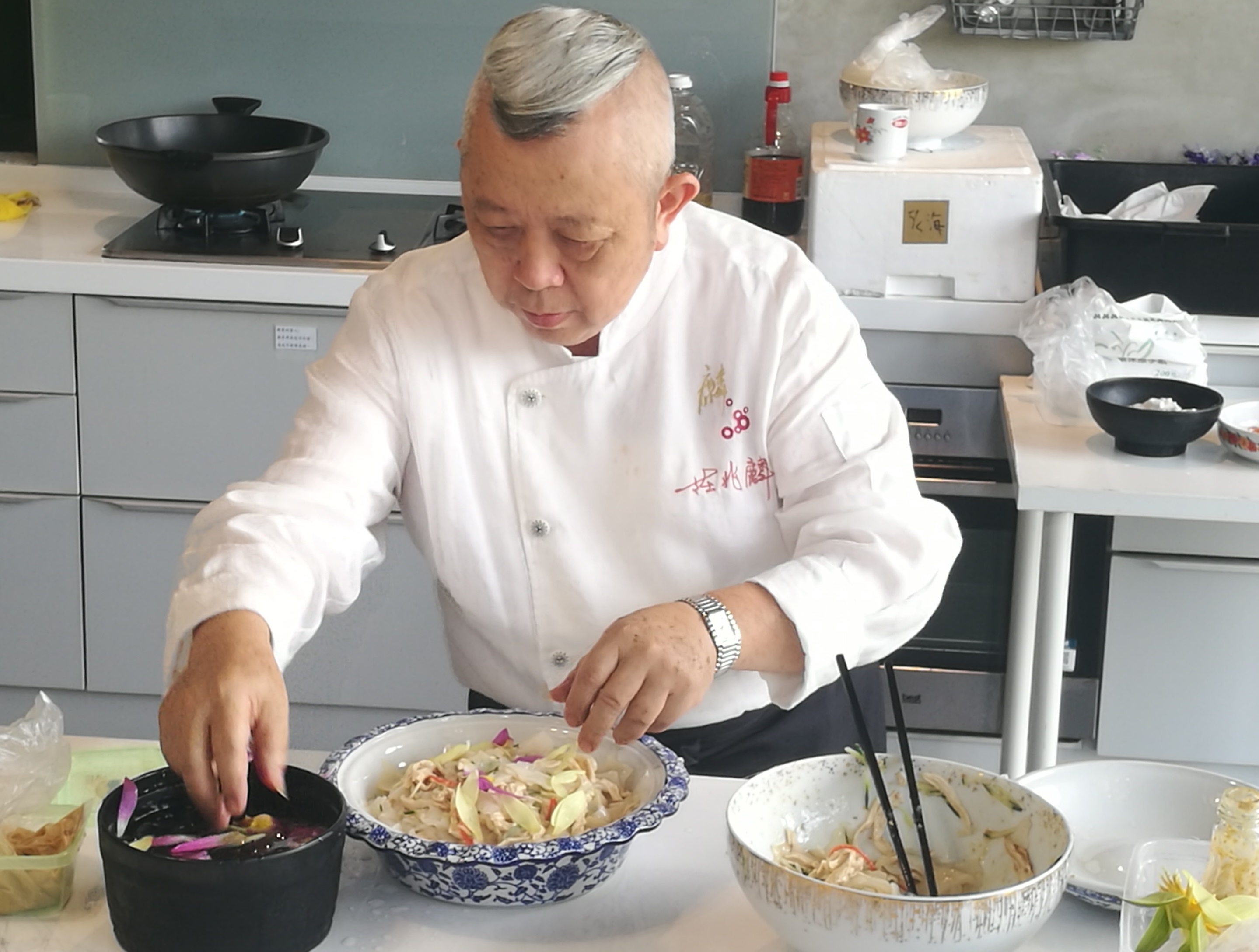 宜蘭名廚「渡小月」總鋪師陳兆麟，將在11月的活動中教大家做料理。