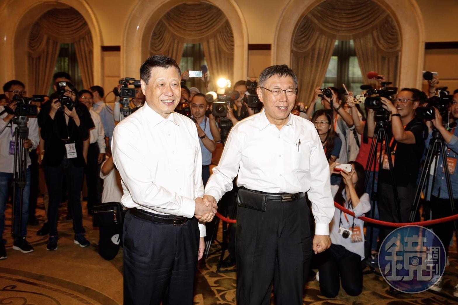 上海市長應勇作東宴請台北市長柯文哲率領的北市府團隊及貴賓。