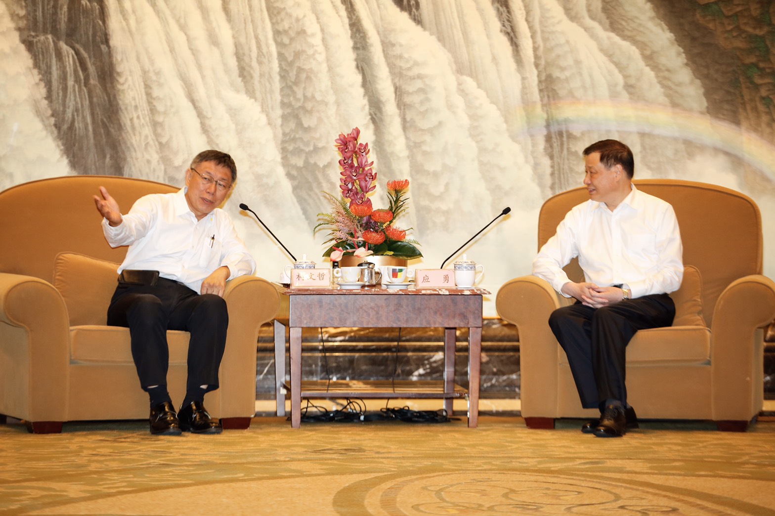 雙城論壇將登場，柯文哲和上海市長應勇皆對「兩岸一家親」閉口不談。