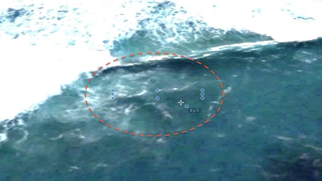 一名YouTuber宣稱利用Google Earth找到了MH370葬身海底的影像，甚至發動網路眾籌打撈飛機。（網路截圖：YouTube）