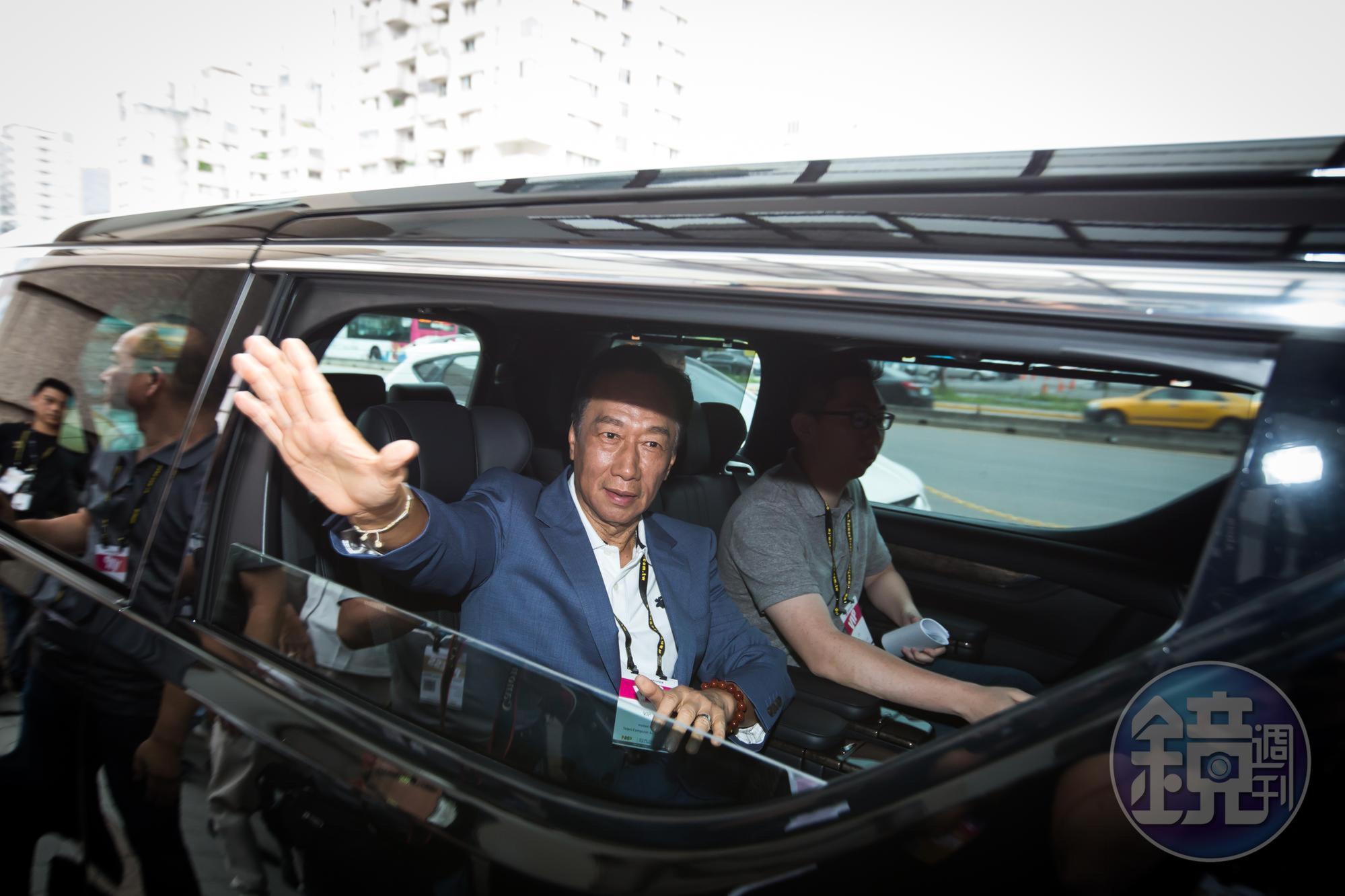 前鴻海董事長郭台銘特地前往立院,到黨團大會上尋求黨籍立委支持。(本刊資料照)