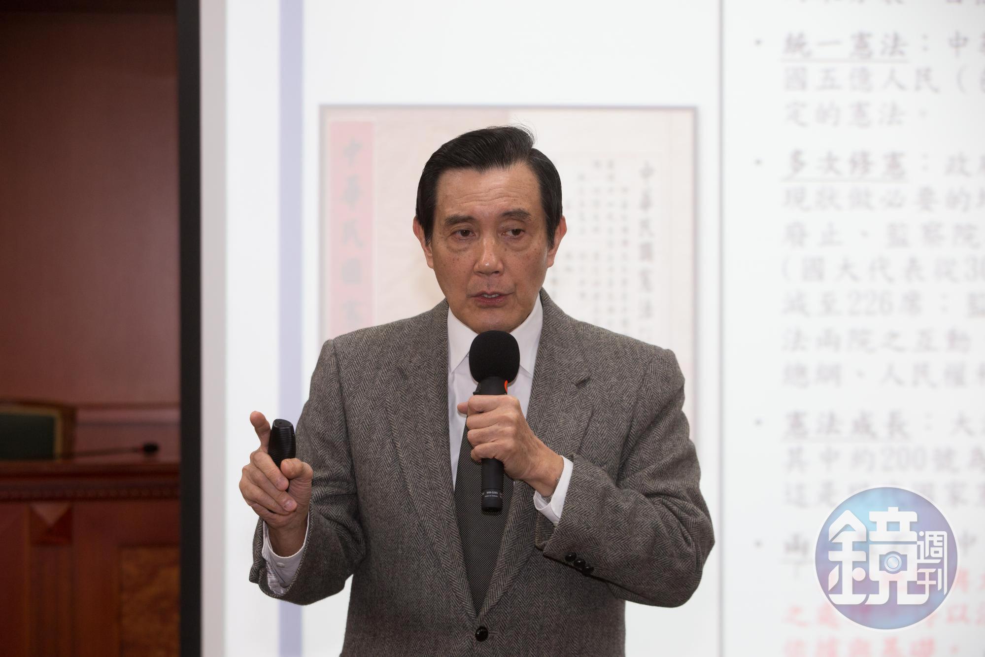 前總統馬英九今赴雲林參觀毛巾觀光工廠時，表達對國民黨初選政見發表會看法。