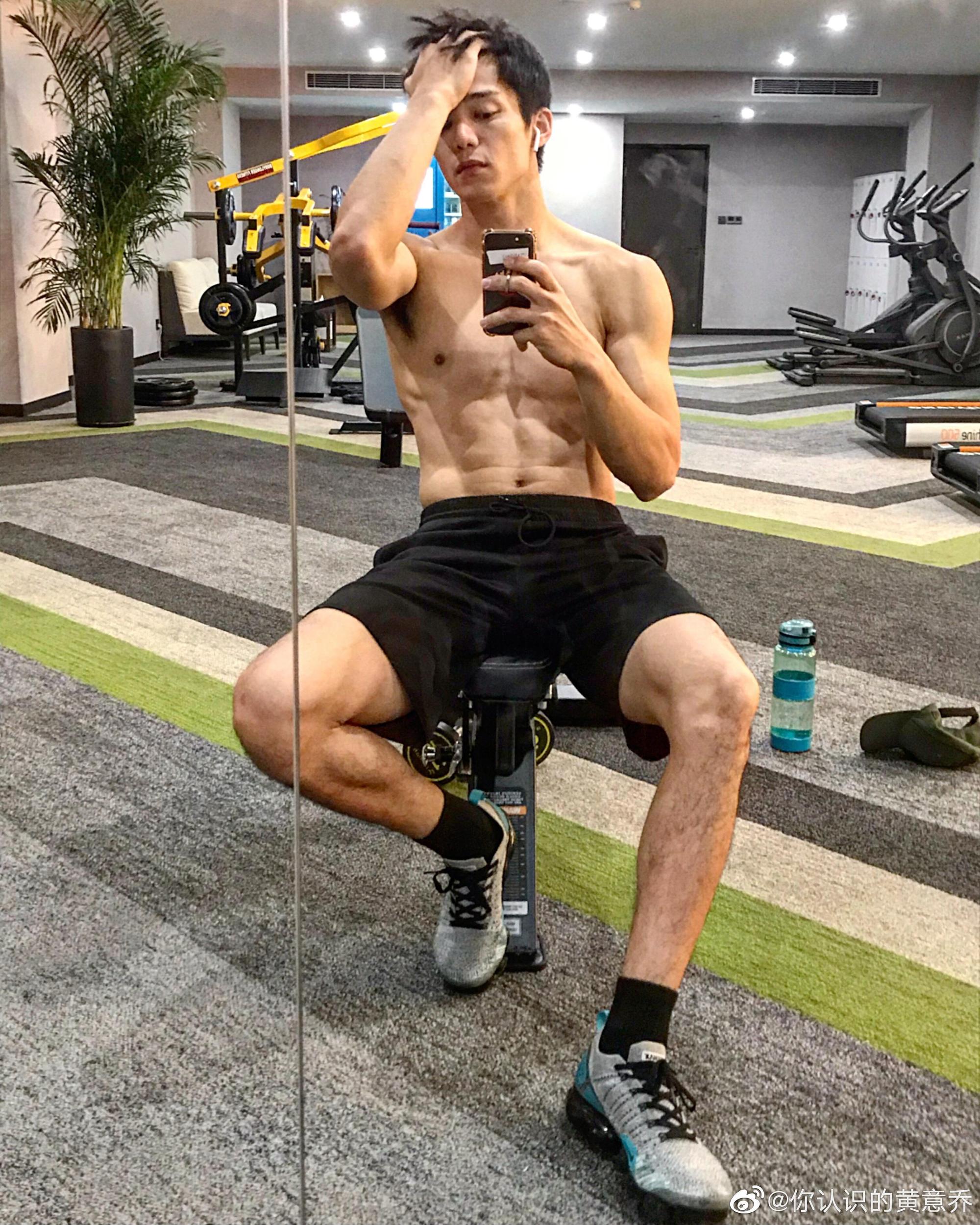 黃意喬總不吝嗇分享身材。(翻攝自黃意喬微博)