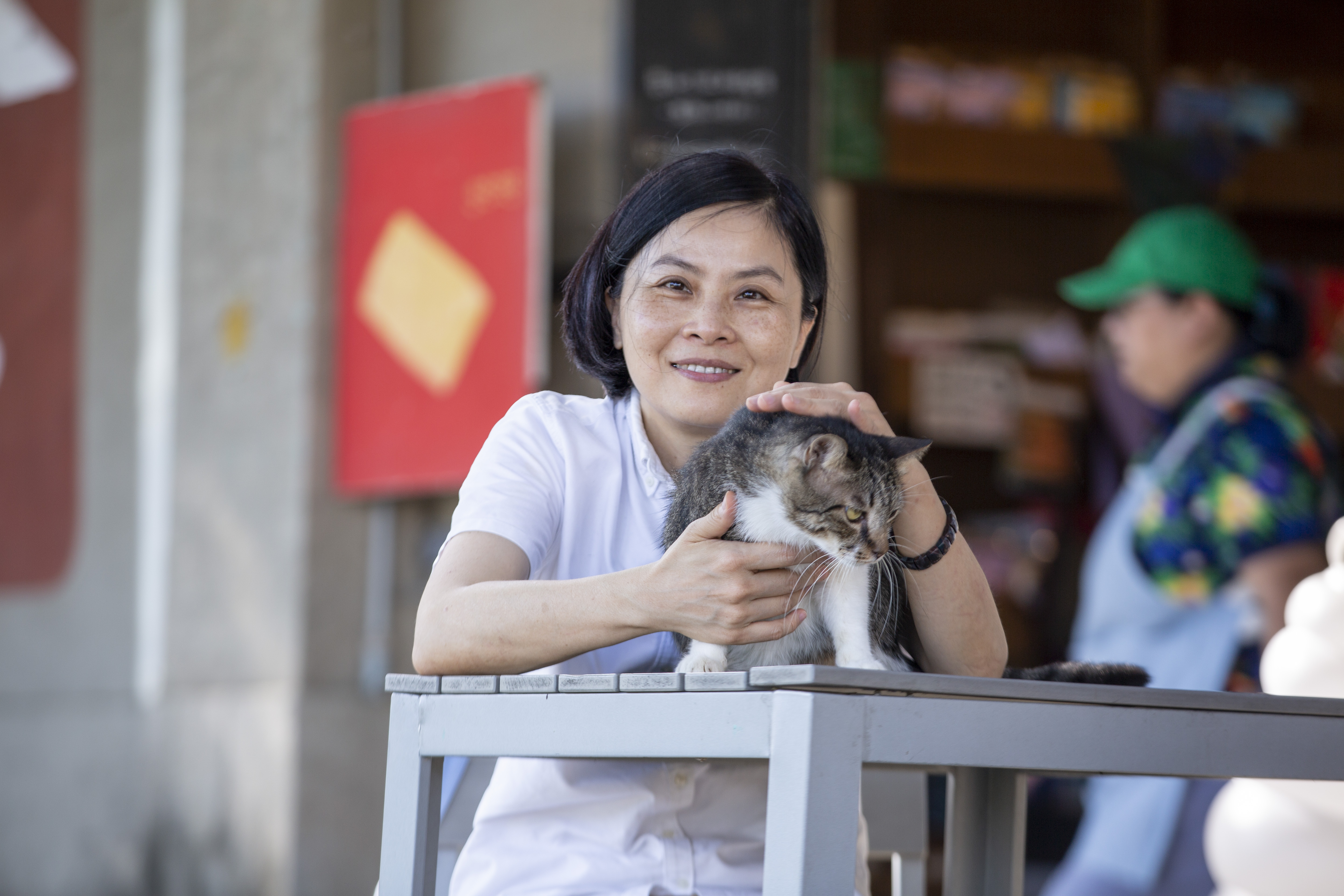 對李瑾倫而言，每隻動物都是孩子，而且跟人一樣擁有會感同身受，我們寵愛動物，動物也寵愛我們。