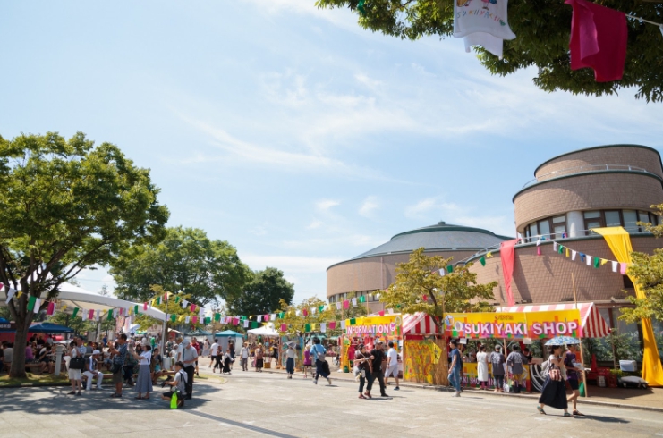 除了政府補助，「壽喜燒遇見世界」的其他財源包括音樂節票券收入和周邊收益等。  （翻攝自壽喜燒遇見世界粉絲團）