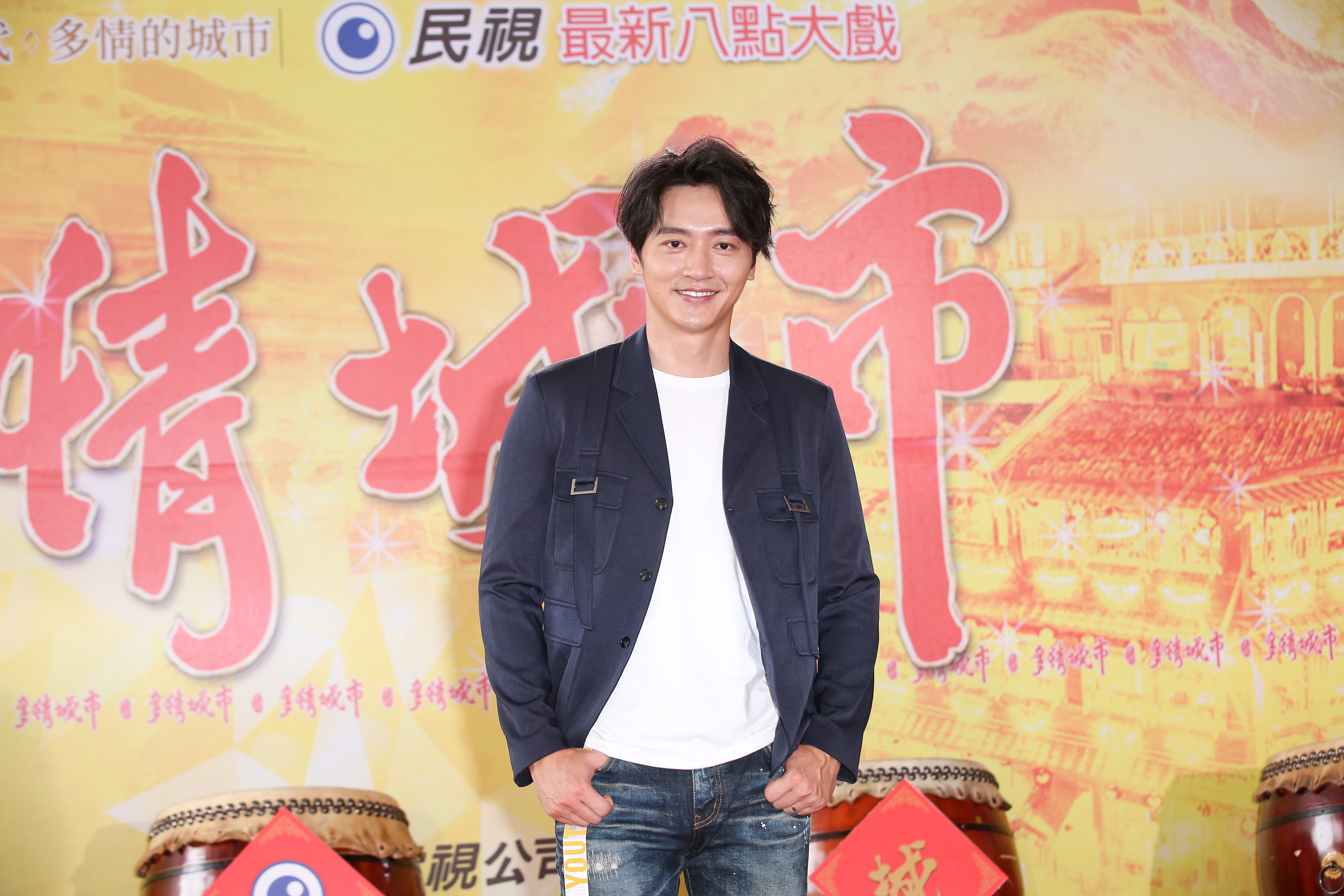 傳與王瞳曖昧的馬俊麟有備而來，一一回答媒體提問。