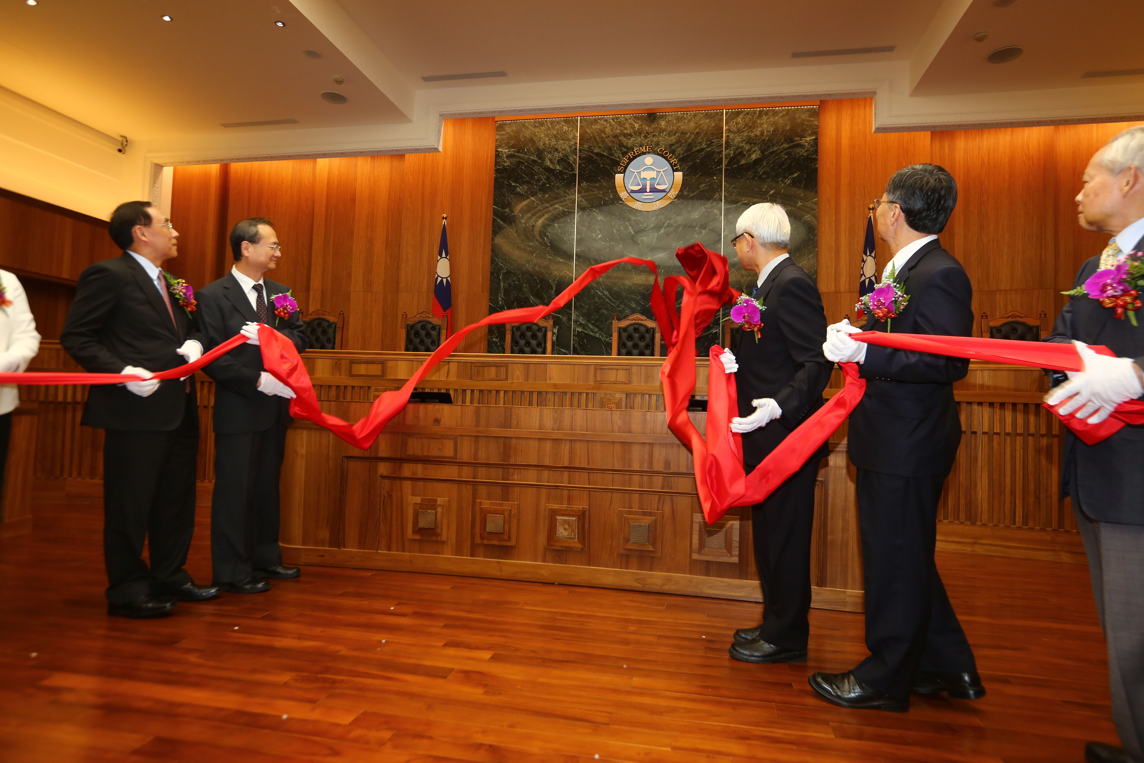 最高法院今舉行大法庭揭牌，將以統一法律見解，避免司法像月亮，初一十五不一樣