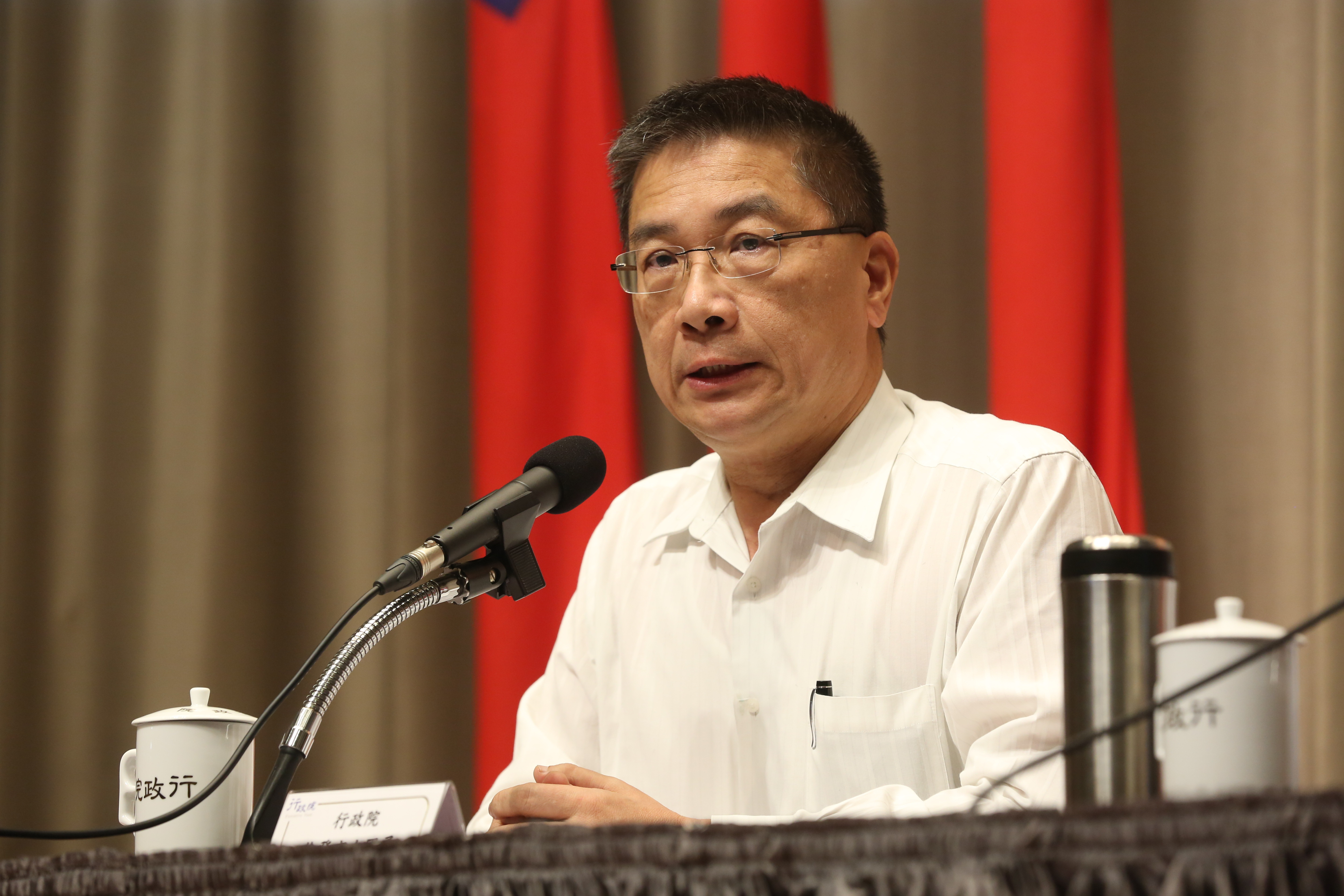 鐵警李承翰因公殉職喚醒各界對特殊警力裝備的重視，徐國勇的商界友人承諾捐出300萬添購250把電擊槍。