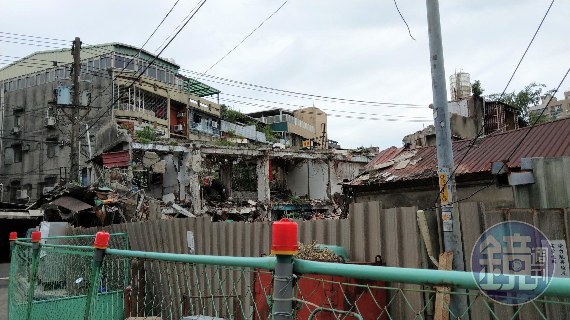 新北市湳雅夜市後半段正進行都更,傳出假地主疑案,全案由新北地檢署偵辦中。