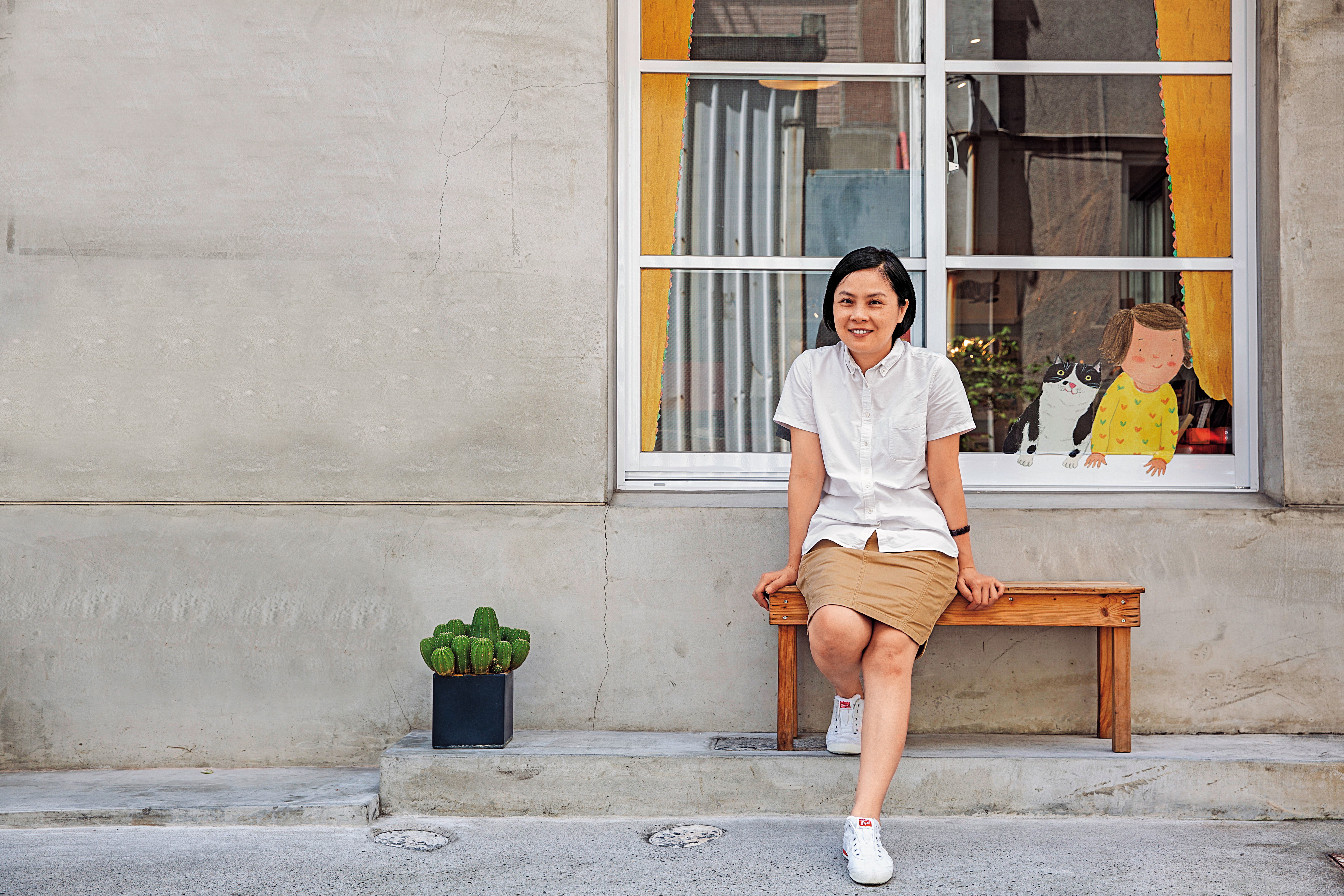 李瑾倫2017年在高雄市成立「灰灰基地美術館」，從流浪貓「灰灰」得名，遺憾牠今年初車禍過世了。目前是許多貓兒和狗兒的棲息地，同時也是咖啡店和文創商店。