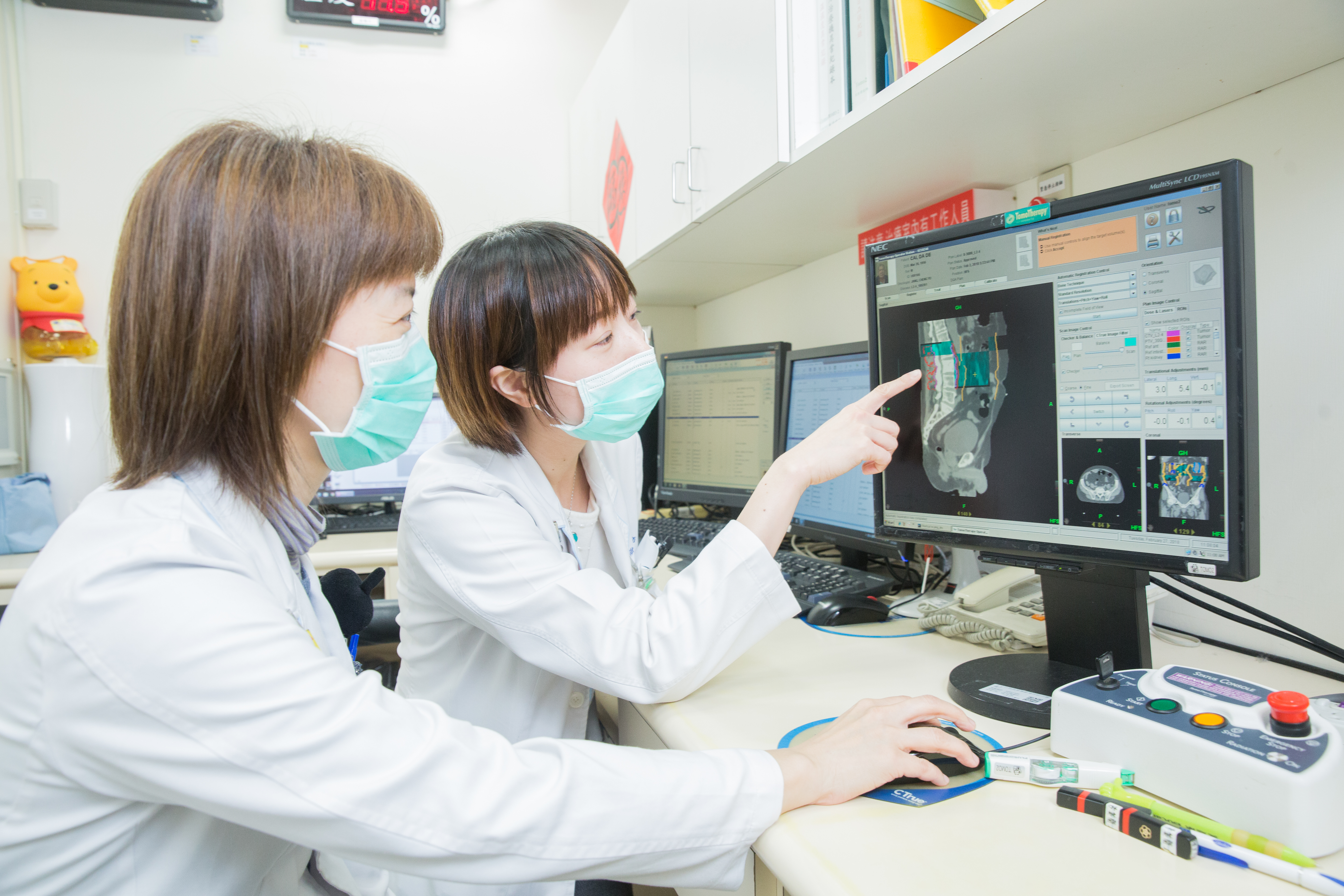 隨著醫院自費項目增加，實支實付醫療險可補足健保差額，是新鮮人保險的基本款。