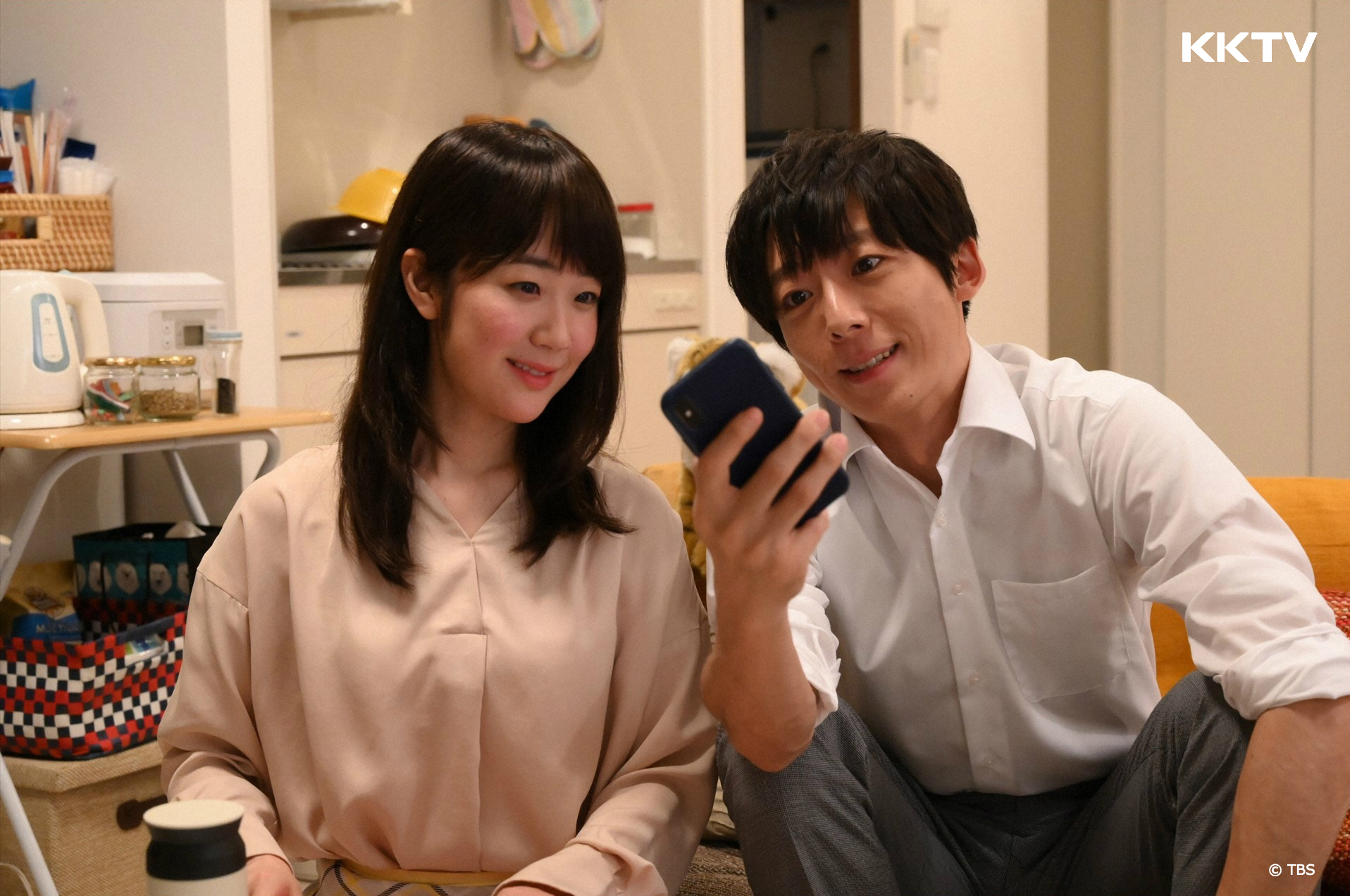 《凪的新生活》改編自知名漫畫，由演技細膩的黑木華主演，右為高橋一生。（KKTV提供）