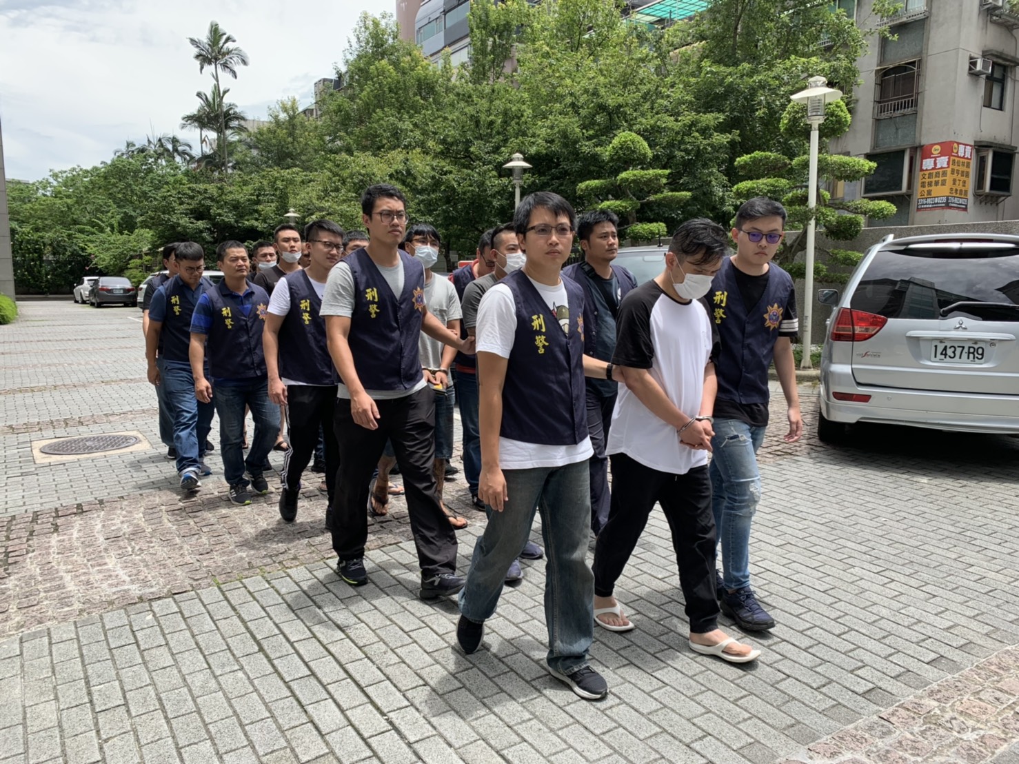 黃姓太陽會成員長期在漁港低買高賣漁獲，如被害人不從就以暴力相向。（翻攝畫面）