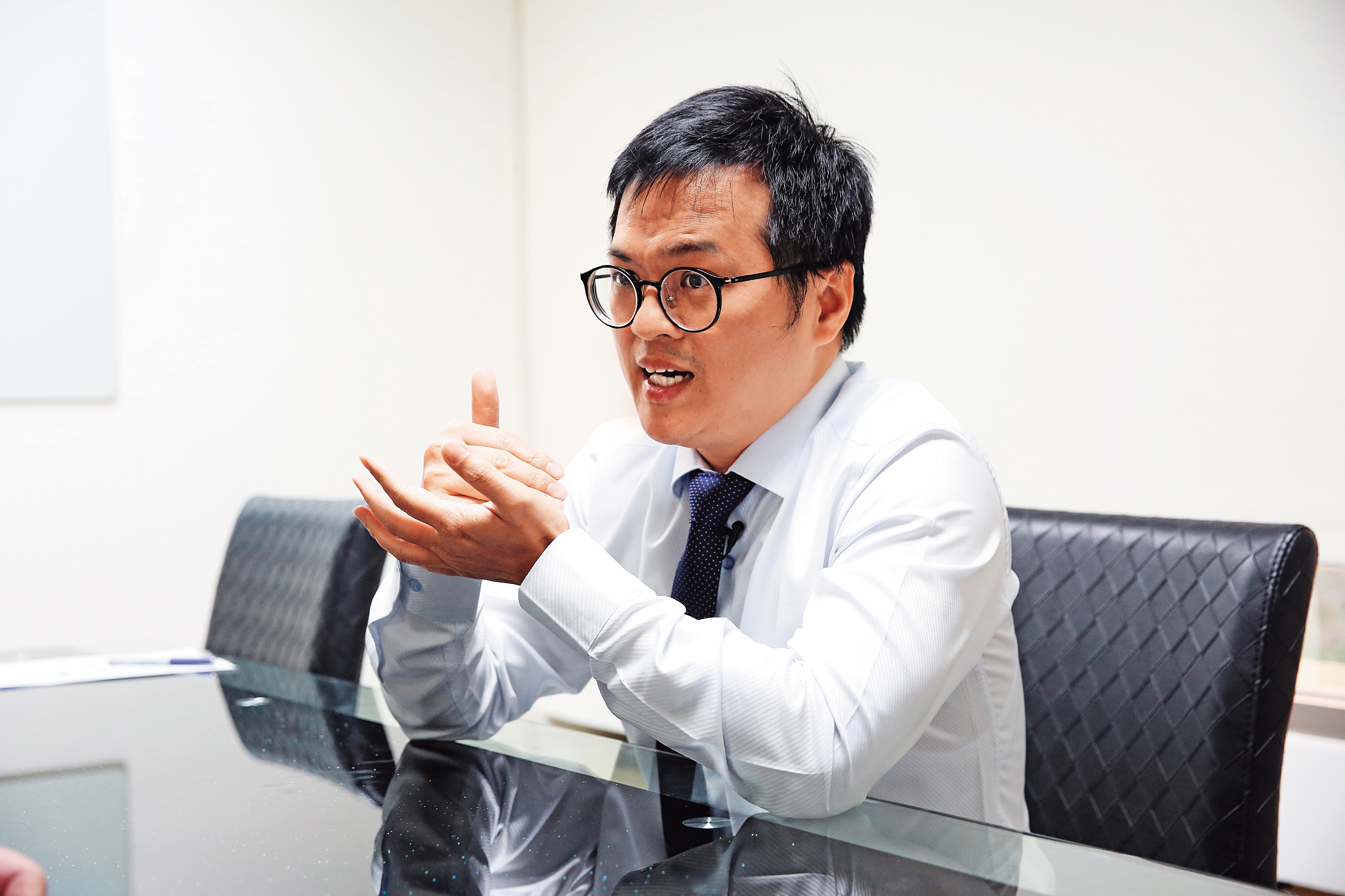 律師陳建三指出，寄附實際是強奪，國民政府當年應該要賠償。