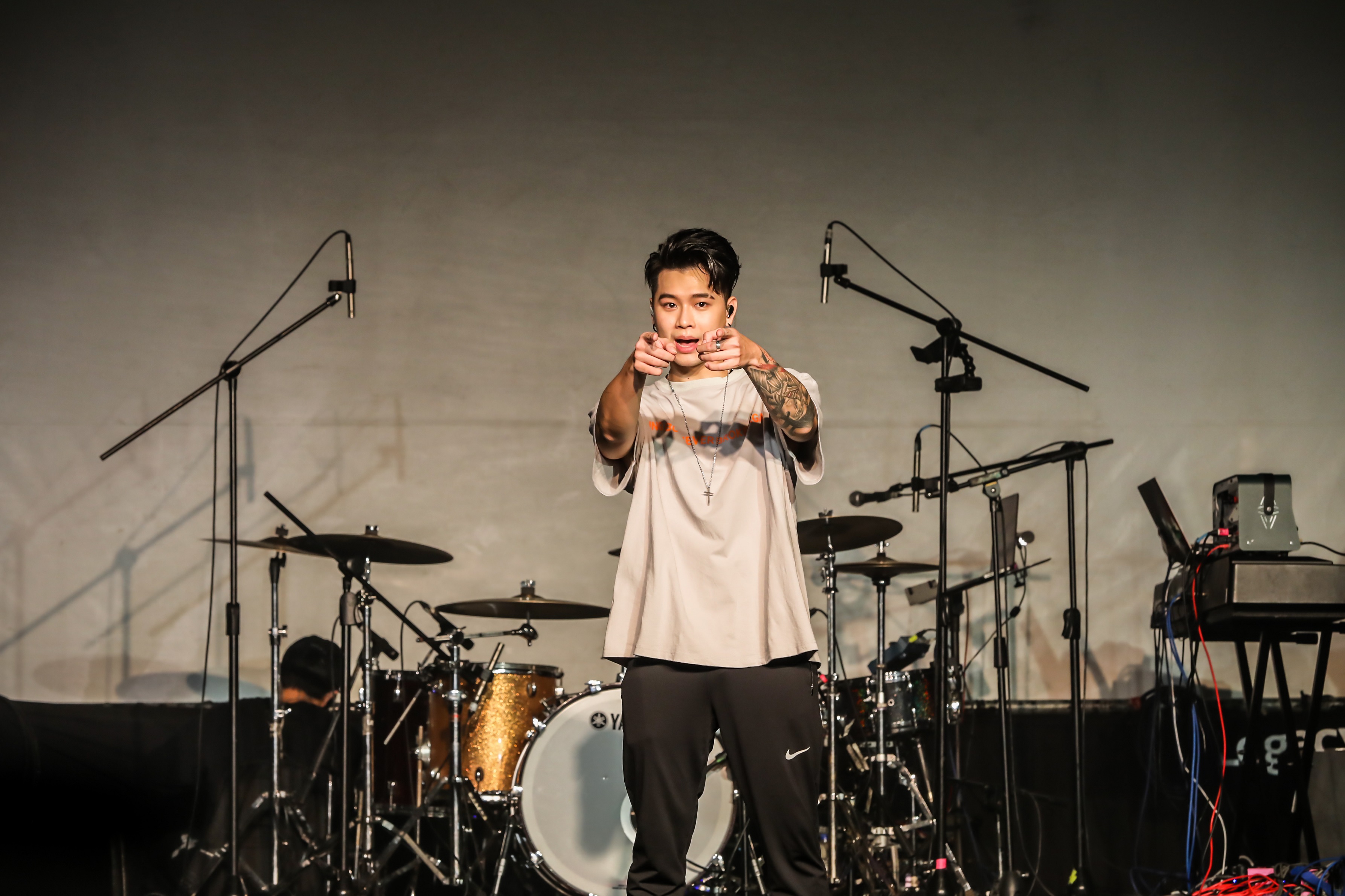 Osn高爾宣在台北華山Legacy舉辦《洗爾恭聽》演唱會。（陶山音樂提供）