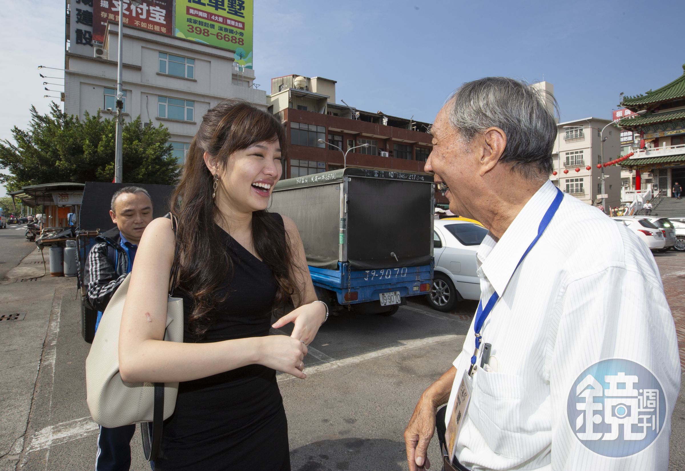 去年堪稱父親韓國瑜最佳助選員的韓冰，剛好在國民黨民調展開的時候返台，一舉一動令外界相當關注。
