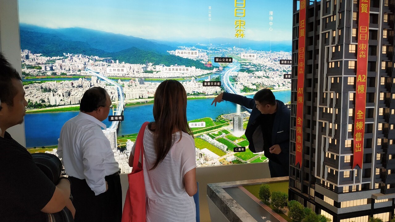 賴建程在新莊聯邦市場長大,因家裡經營五金行,從小就是「生意囝」,他自己就是超級業務員,直接面對顧客。(科達機構提供)
