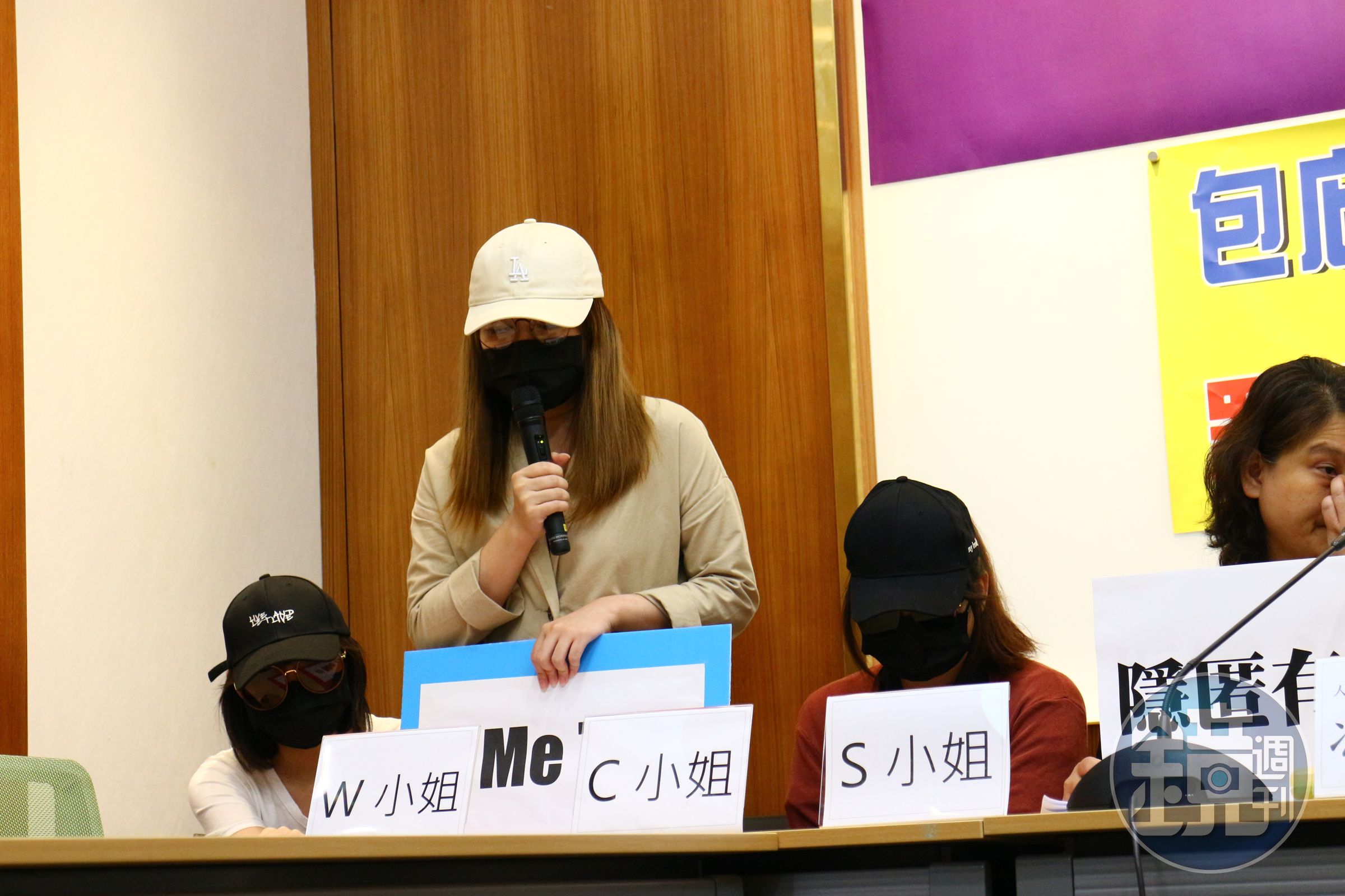 被害人控訴遭狼師性侵的過程，並痛批校方隱匿。（翻攝畫面）