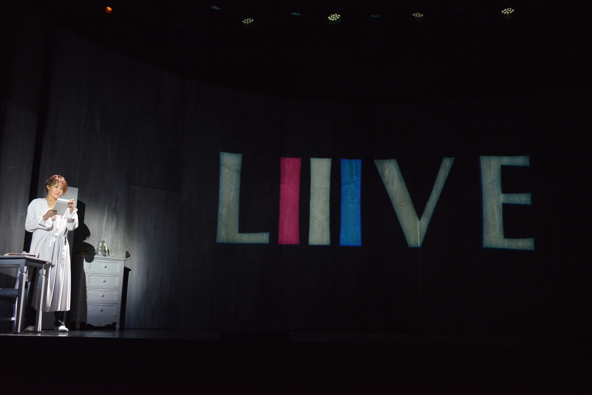 柚希禮音在一人音樂劇一人分飾三角，讓粉絲看傻眼。（雅慕斯娛樂提供）