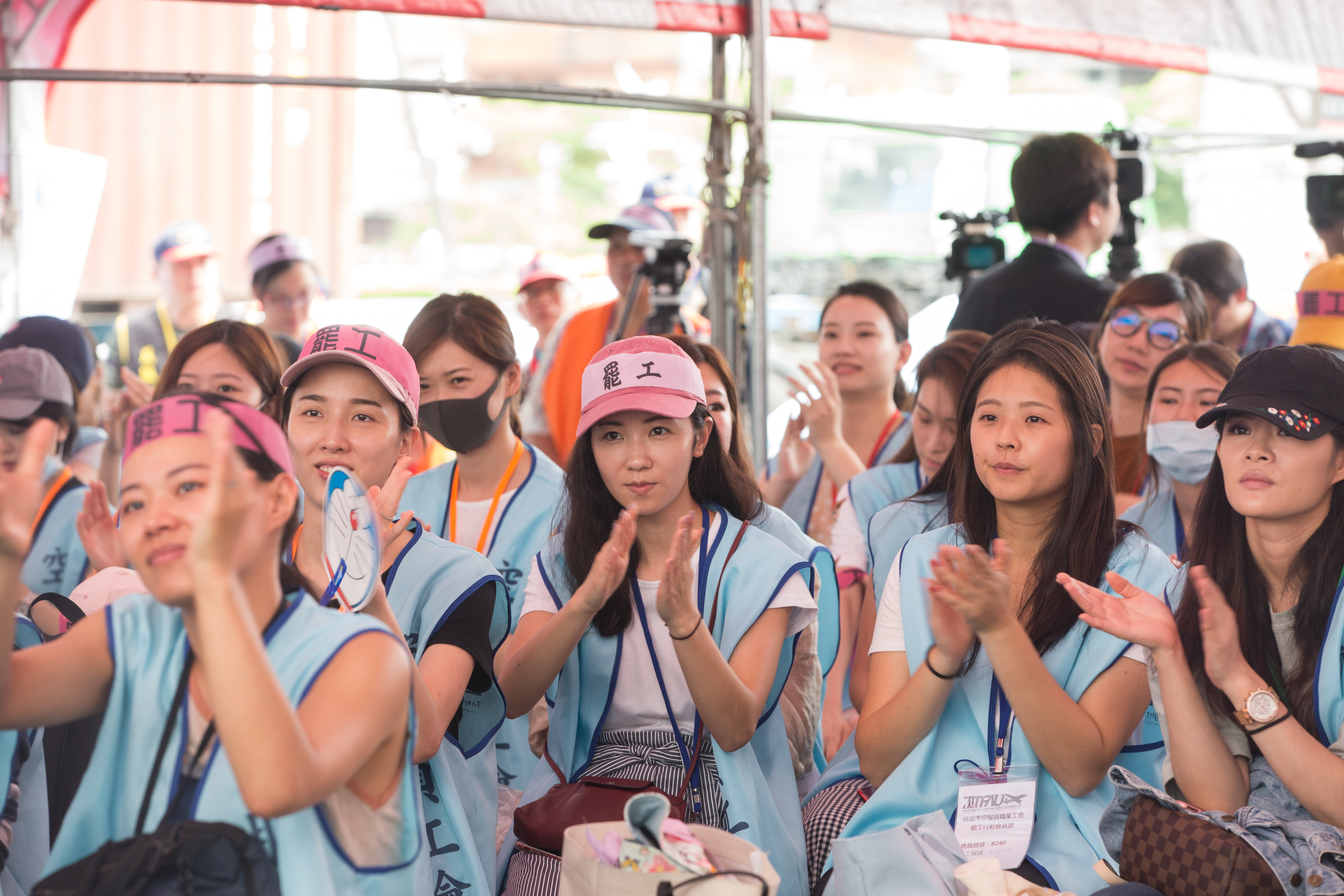 長榮勞資雙方終於達成共識，並完成簽訂團體協約，宣告17天的罷工行動正式落幕。