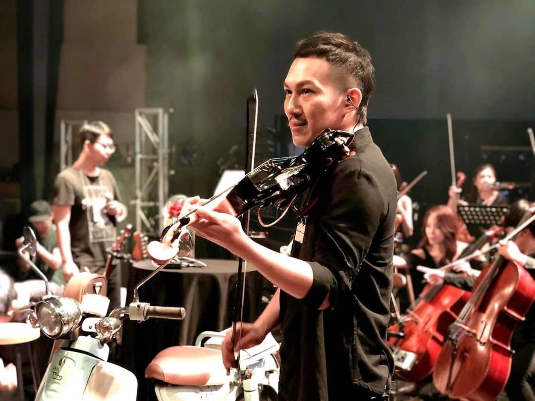 V.K克邀請到蘇打綠的阿龔來擔任評審。（翻攝自龔鈺祺Agong臉書）