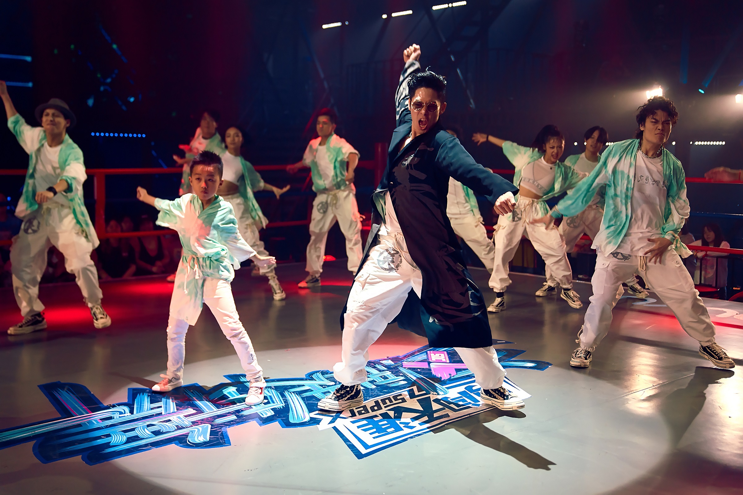 奮力跳舞的吳建豪，新專輯正在準備中。（環球音樂提供）