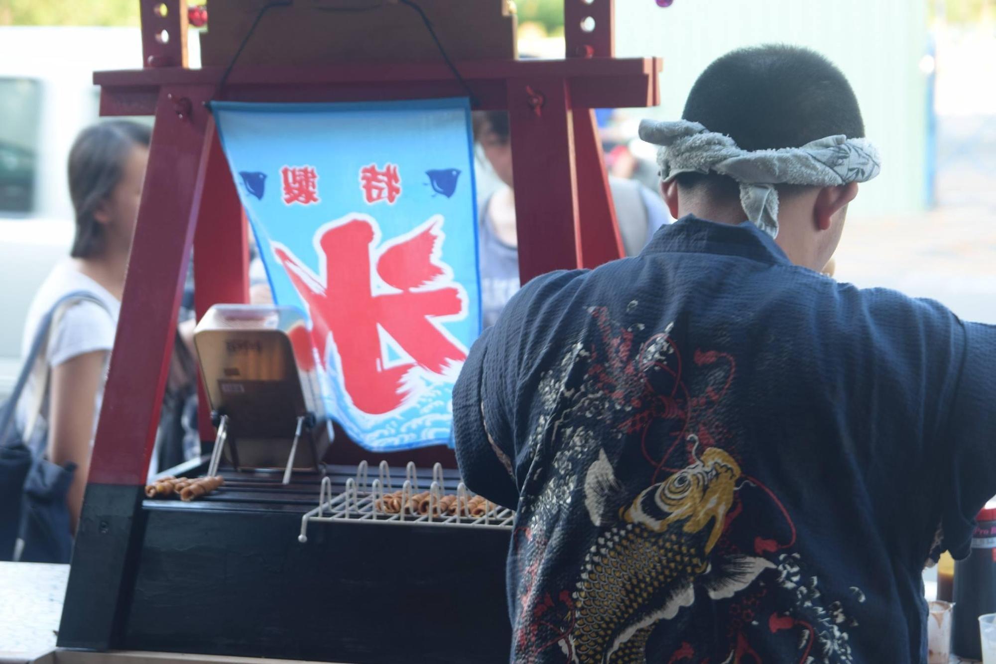 鹽埕區的香蕉煎餅店在6、7日舉辦限定活動「香蕉煎餅原價70元，韓粉發大財特價1,000元。」並祭出「抵制罷免專案」送煎餅。（翻攝自店家臉書）