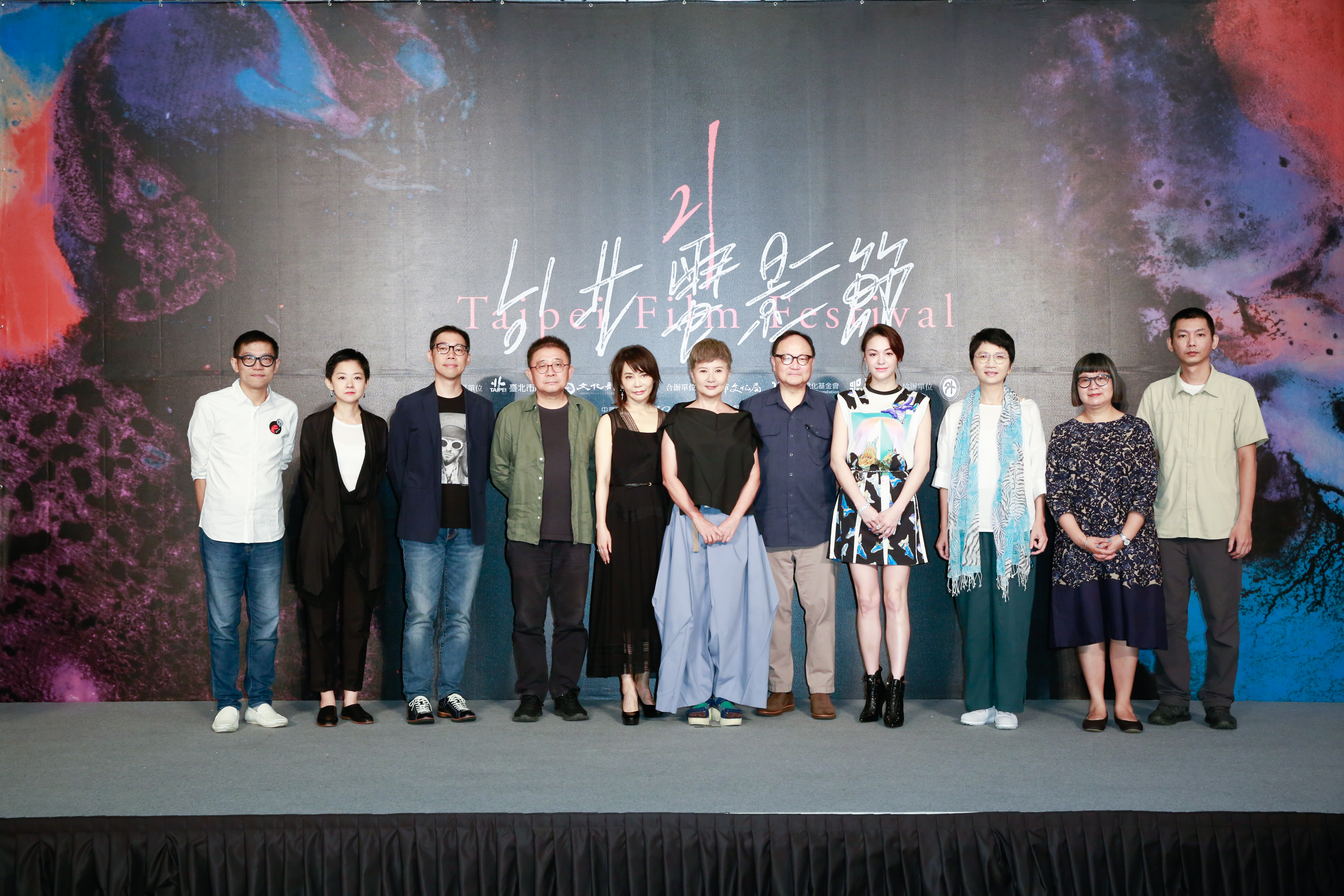 李烈帶著評審團一起亮相。