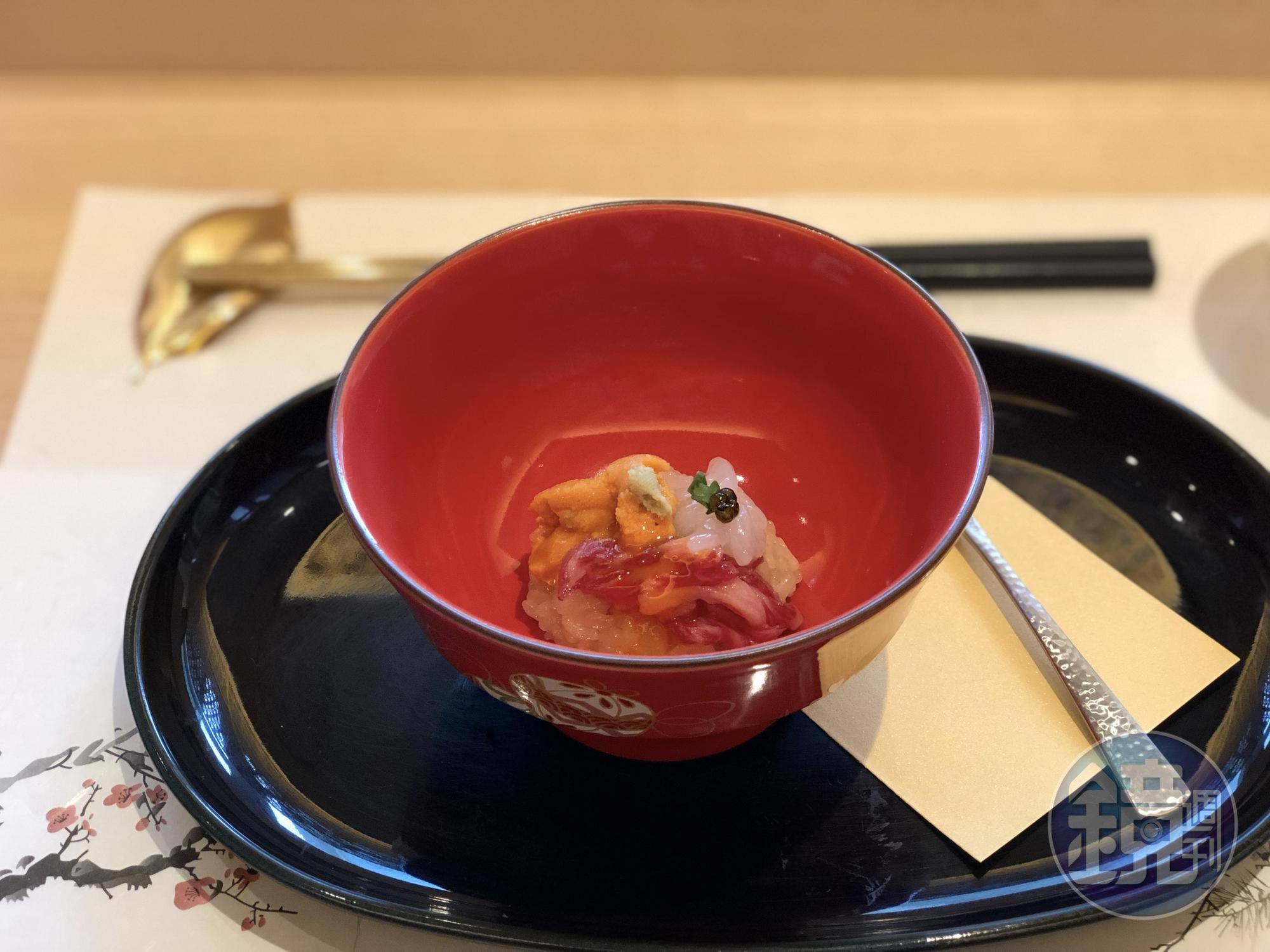 「生牛肉韃靼」結合海膽、和牛二大食材的鮮甜旨味。