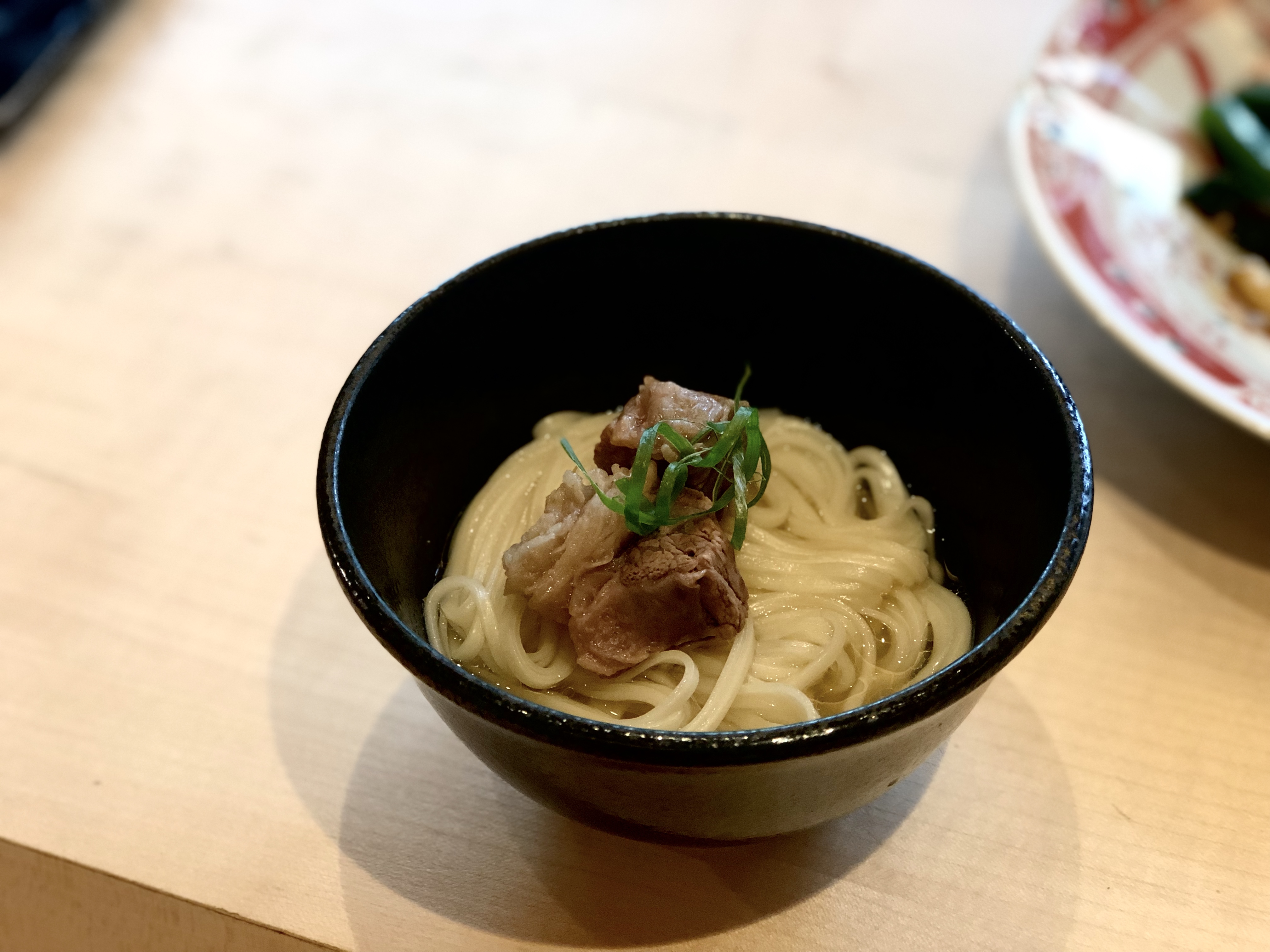 「和牛腱子心拌麵」清淡雅緻。