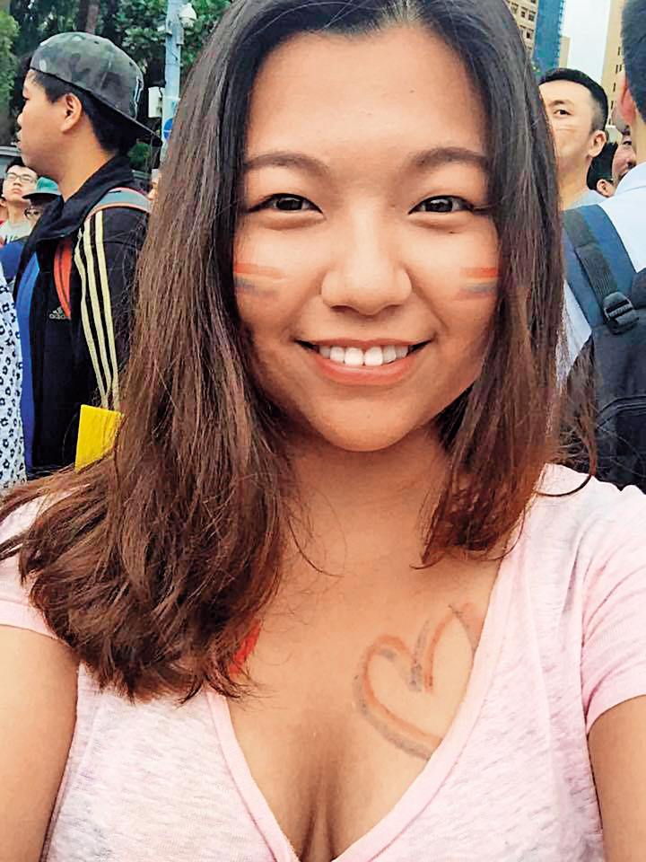 李宜靜曾努力減肥，「上大學後參加性別社團，大家都說我很美不用減肥，久了我也覺得我很美。同溫層真的很重要。」照片是2015年秋天拍的，當時體重約60多公斤。（李宜靜提供）