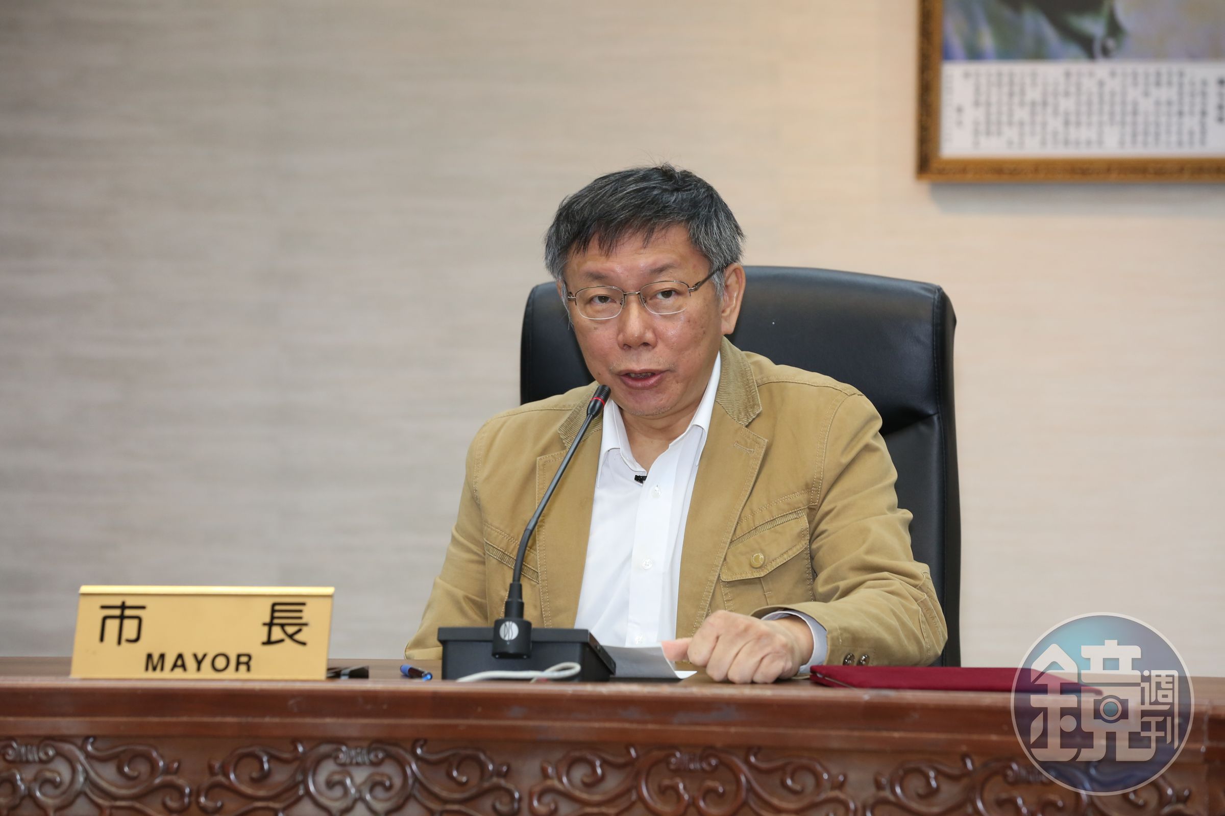 柯文哲受訪時被問到是否會懲處幕僚，他表示，這件事還是會寫檢討報告。