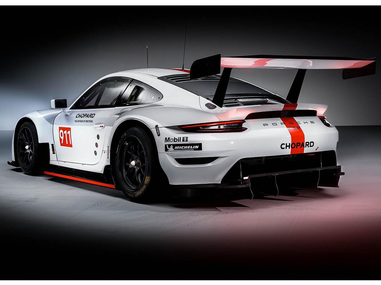 全新車尾導流裝置為高速行駛時的 Porsche 911 RSR 帶來更大的下壓力。