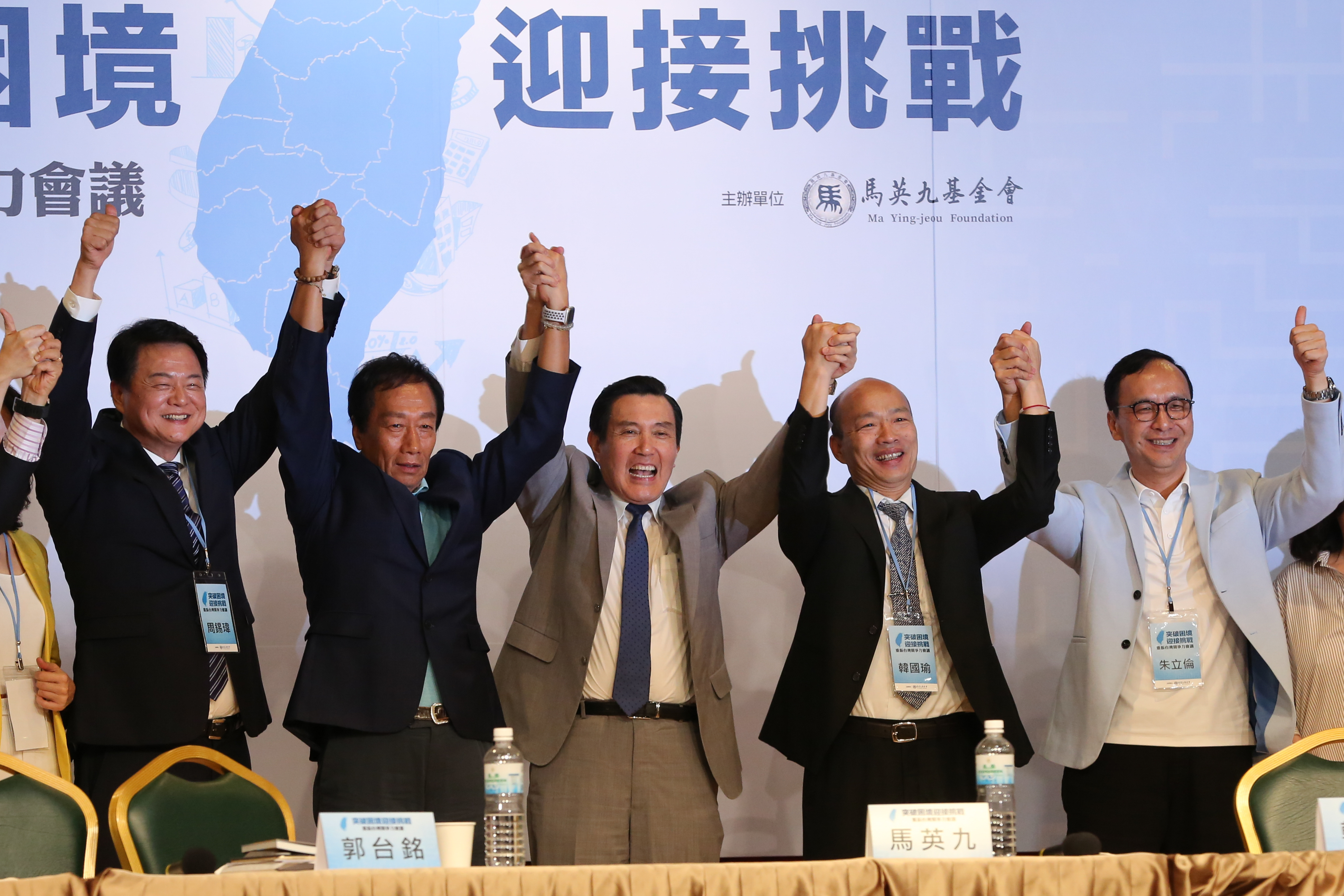 命理師透過易經占卜預測後，認為朱立倫出線的機率低，韓國瑜即使放出絕招還是難敵郭台銘。