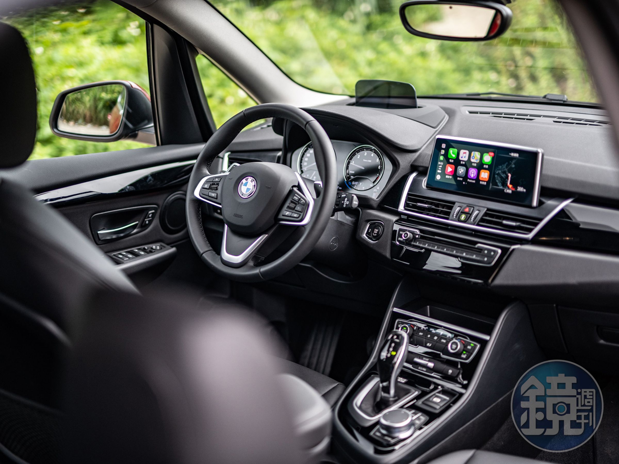 標準配備的業界首創無線Apple CarPlay整合系統、8.8吋中控觸控螢幕與BMW智能衛星導航使行車生活更加便利。