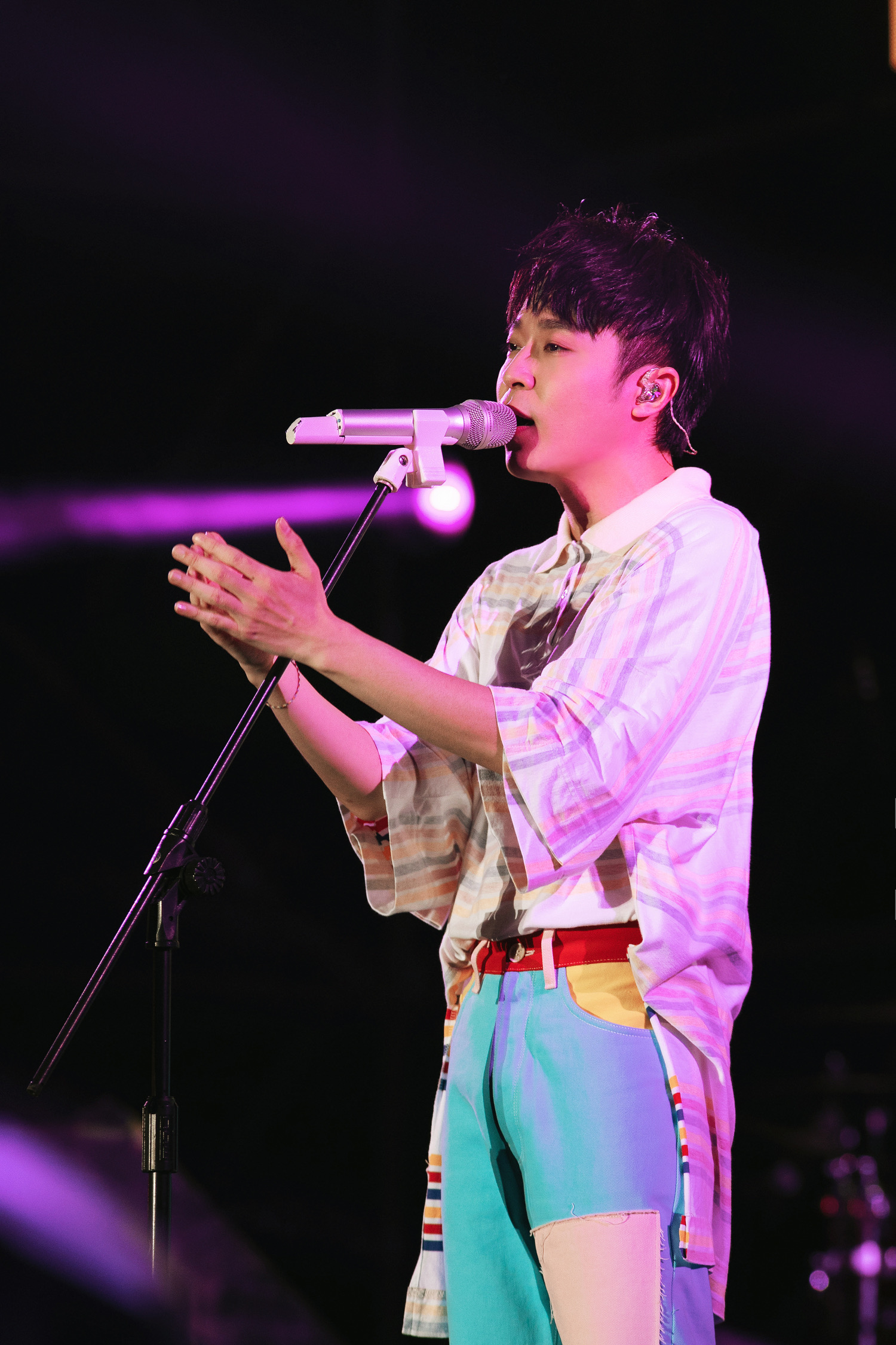 吳青峰在高雄啤酒音樂節一共演唱10多首歌曲，唱好唱滿。（環球音樂提供）