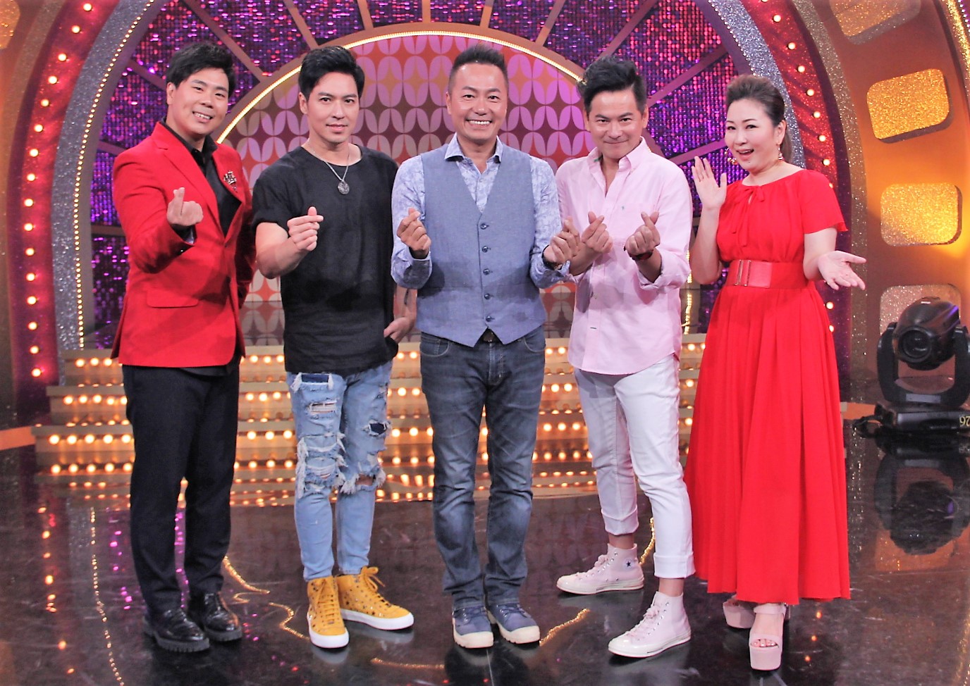 王海輪（左二起）、張克帆與馬國賢日前上《MUCH金點秀》大聊當年走紅過往。（年代提供）