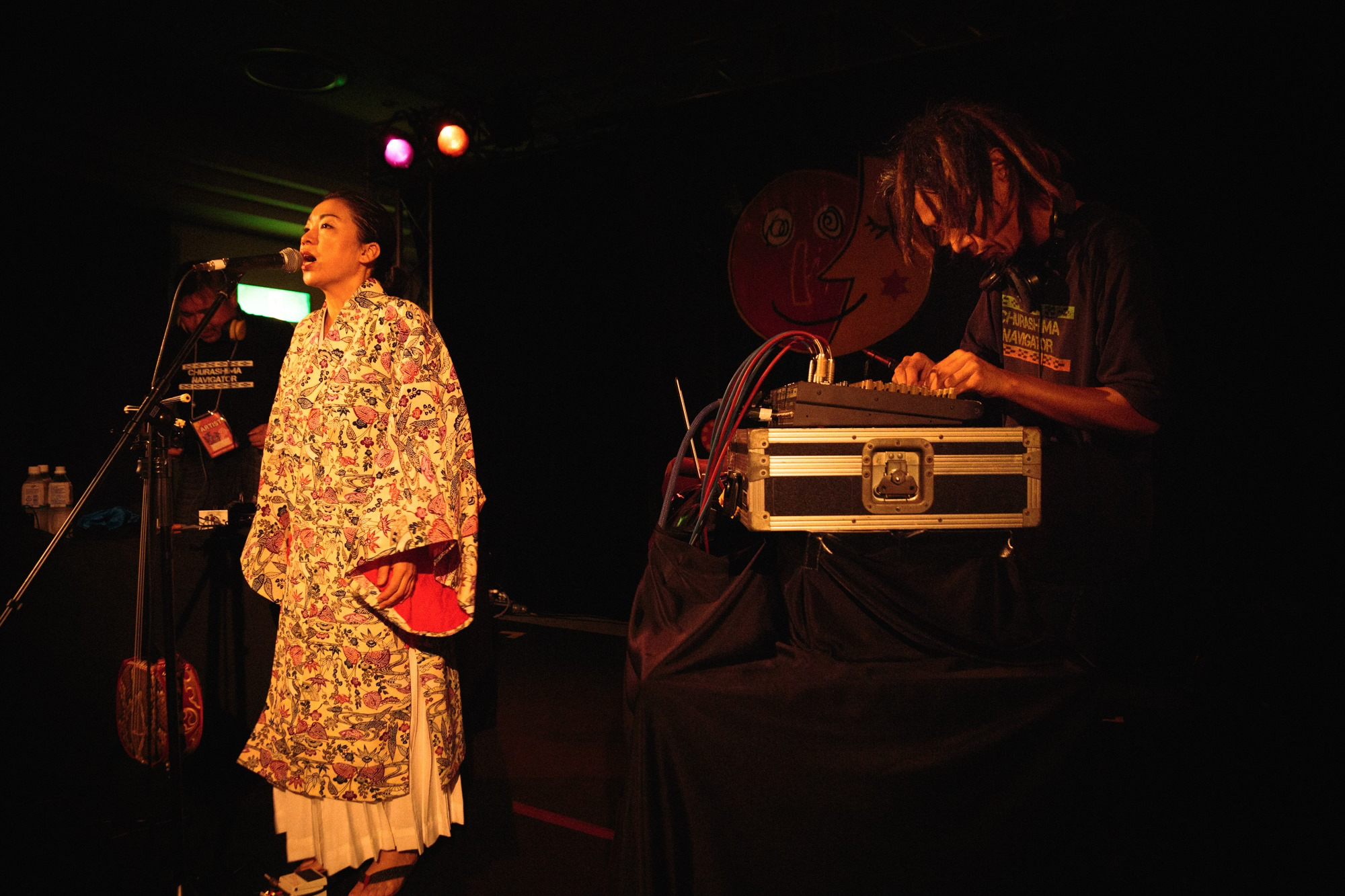 「壽喜燒遇見世界」會邀請日本新生代表演者出席，並安排他們出國巡演，圖為「Churashima Navigator」。 （翻攝自CUATRO MINIMAL粉絲團）