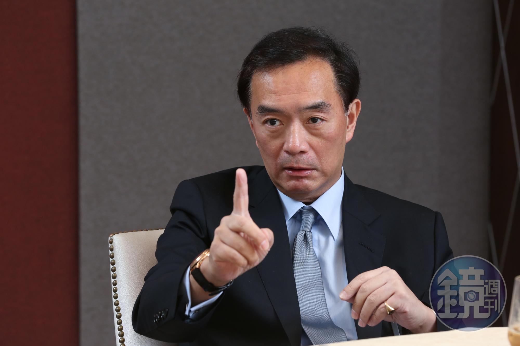 已故前裕隆董座嚴凱泰在2008年投入電動機車,2010年首款輕型電動機車上市至今,e-moving的總銷售量已超過5萬台。