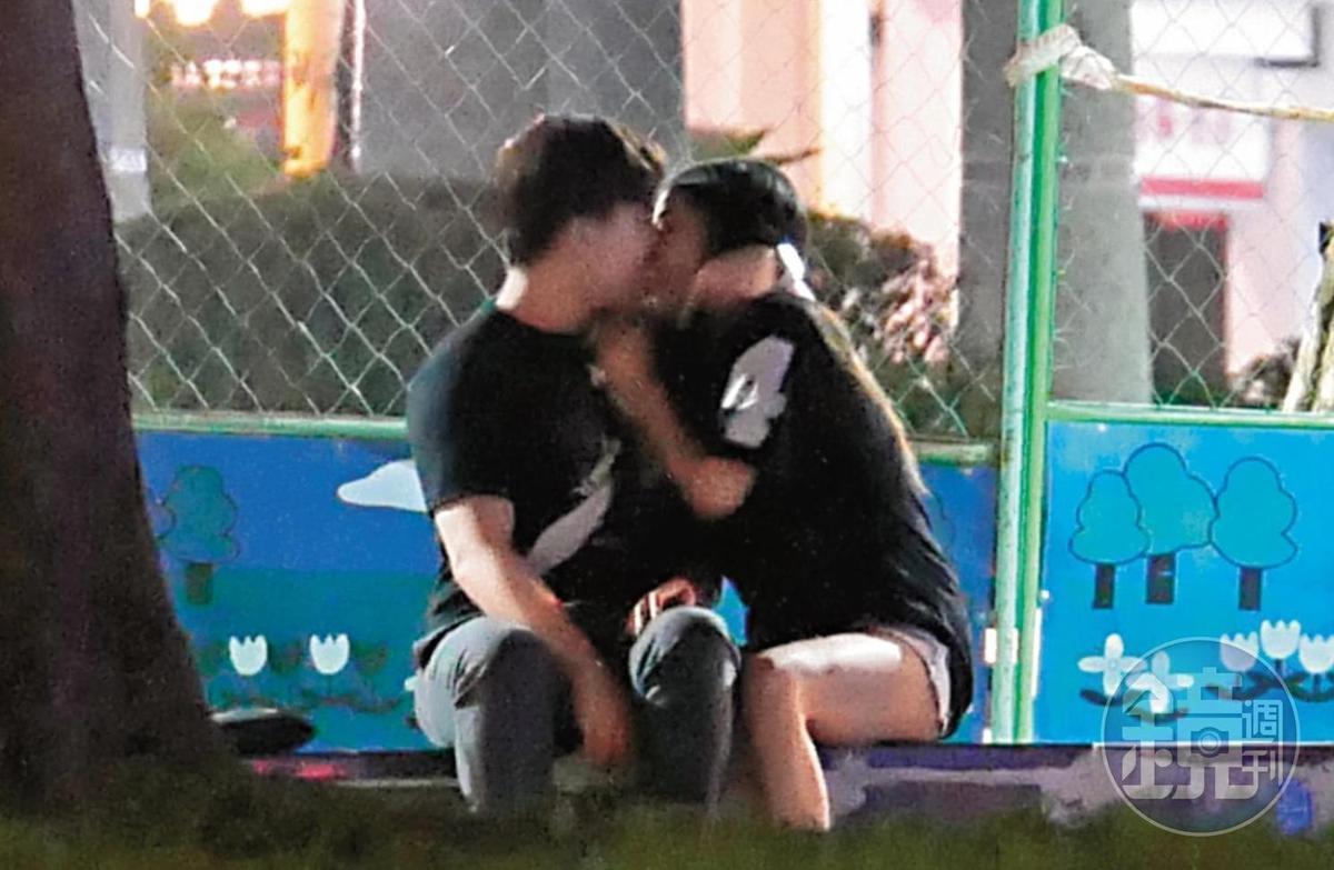 張東晴去年被本刊直擊和月半生技公司負責人吳亞璟深夜在公園幽會,在四下無人的漆黑夜裡打啵交歡。
