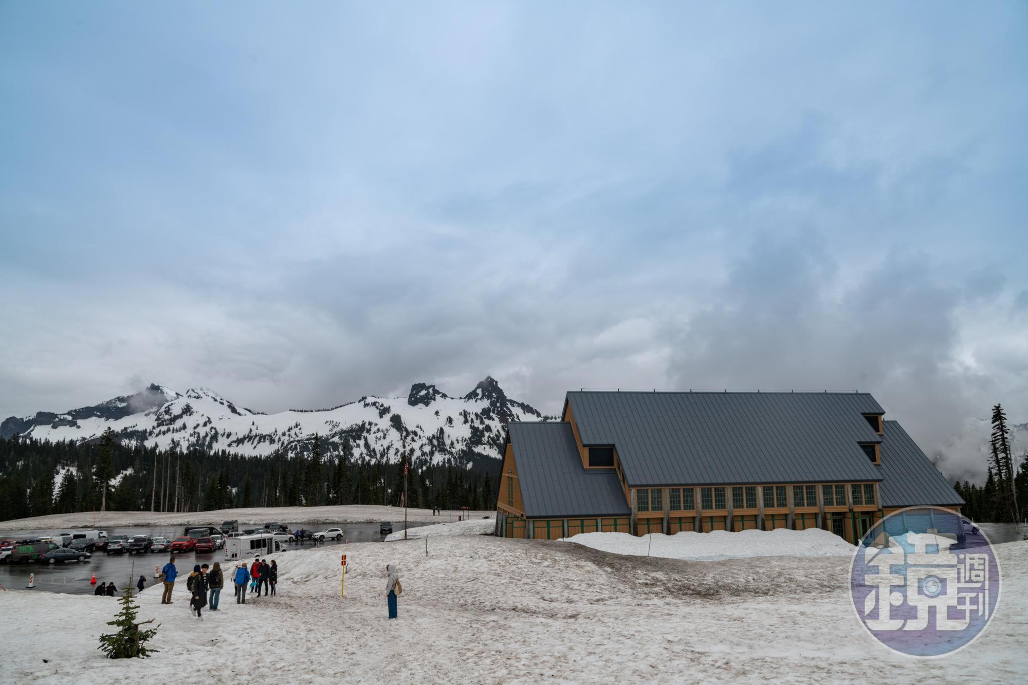Paradise遊客中心是雪地健行的出發點。