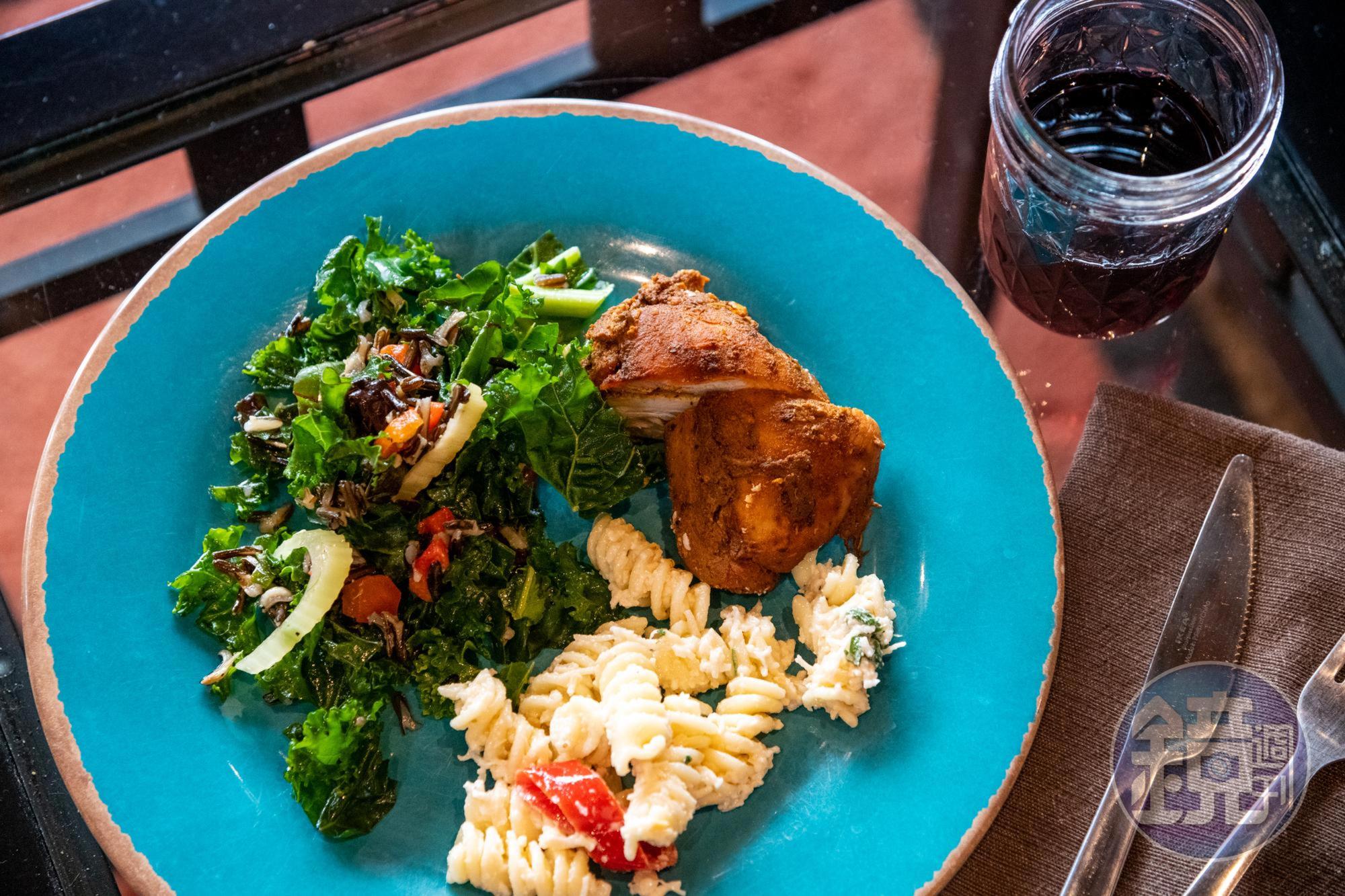 這個Tour也包括午餐，嚮導Martin準備了精緻的餐食與本地紅酒。