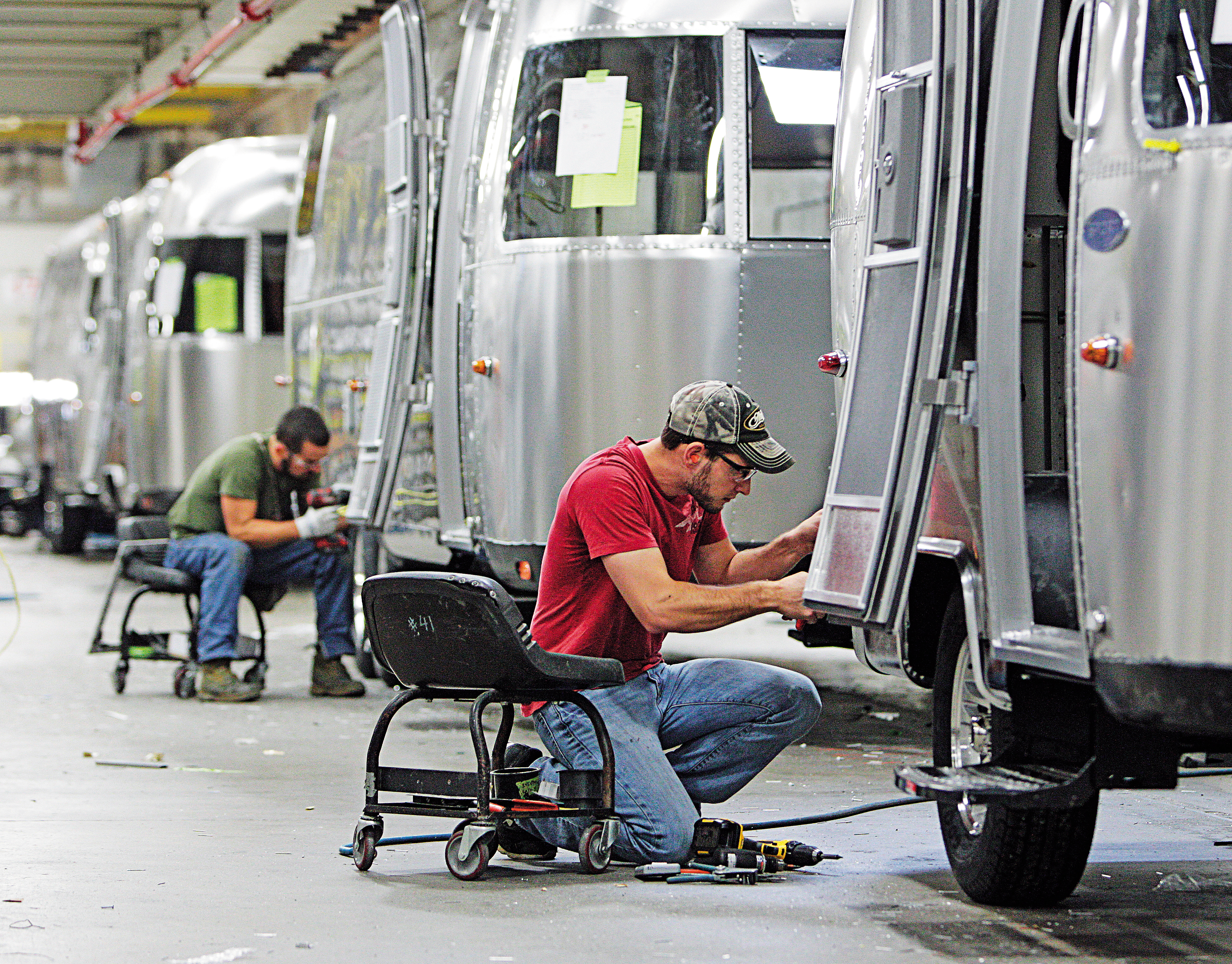 美國經濟維持在成長軌道上，新增非農就業人數大幅優於預期，聯準會7月降息機率低。（東方IC）